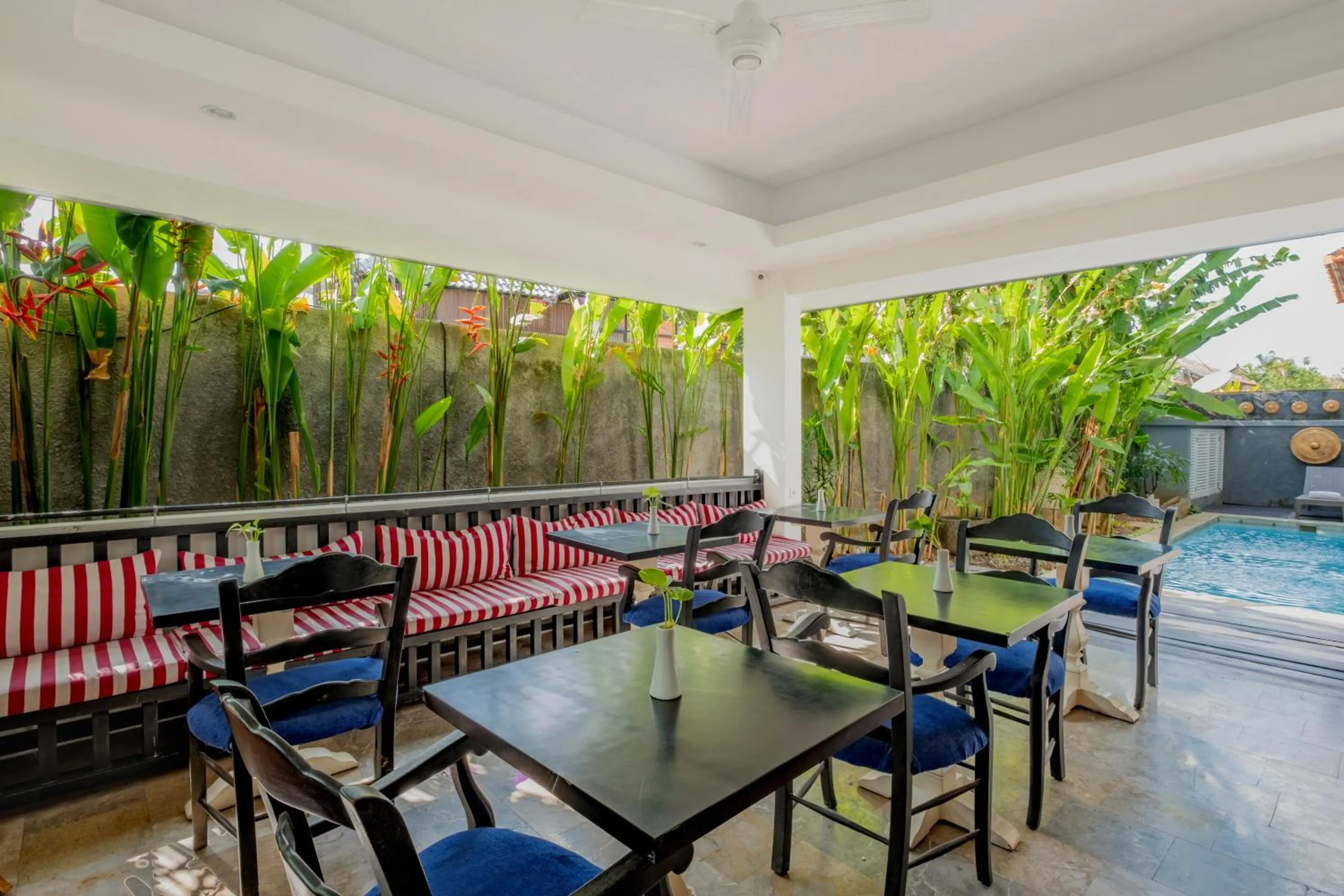 Restaurant/places to eat in The Kanjeng Suites Petitenget