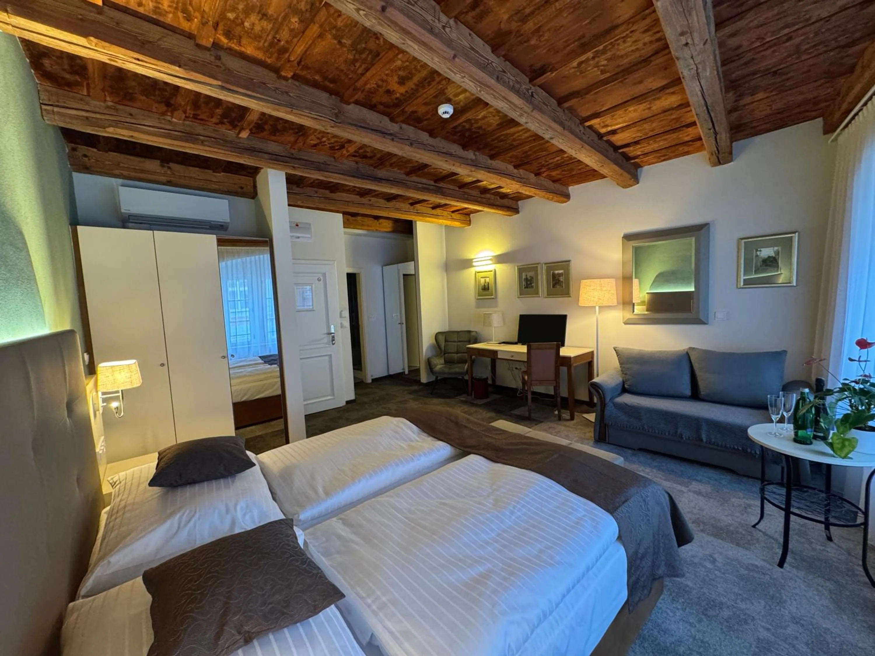 Photo of the whole room, Bed in The Golden Wheel Hotel