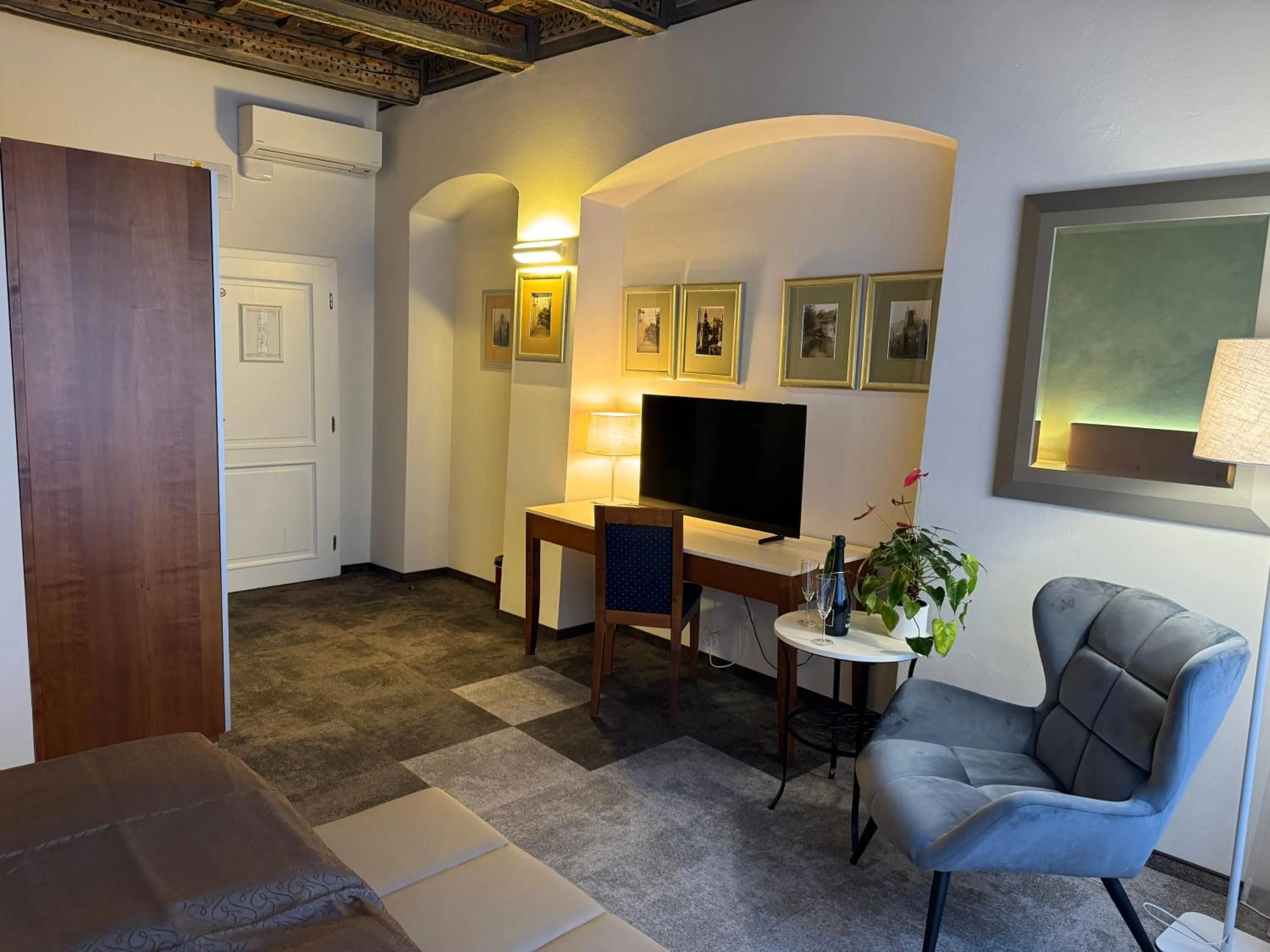 Seating area in The Golden Wheel Hotel