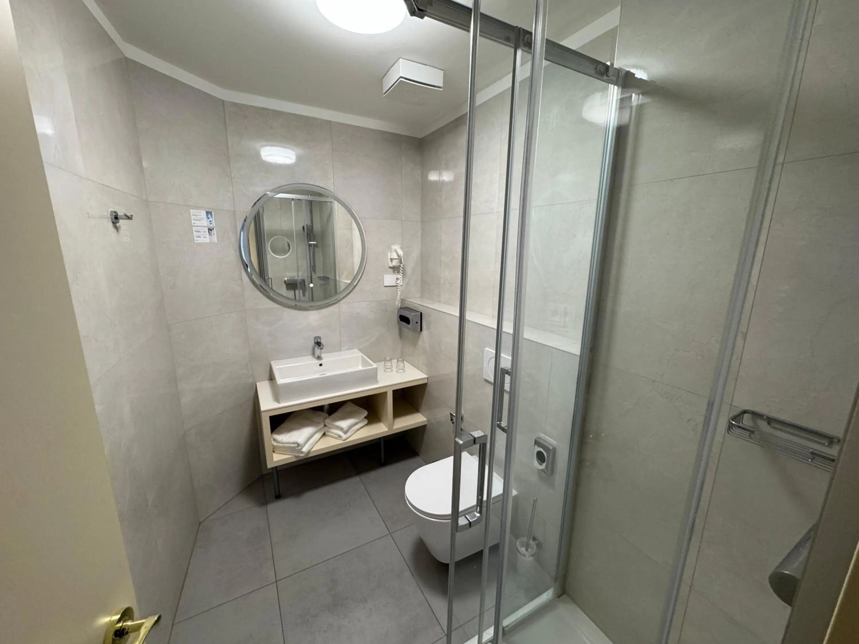 Shower in The Golden Wheel Hotel