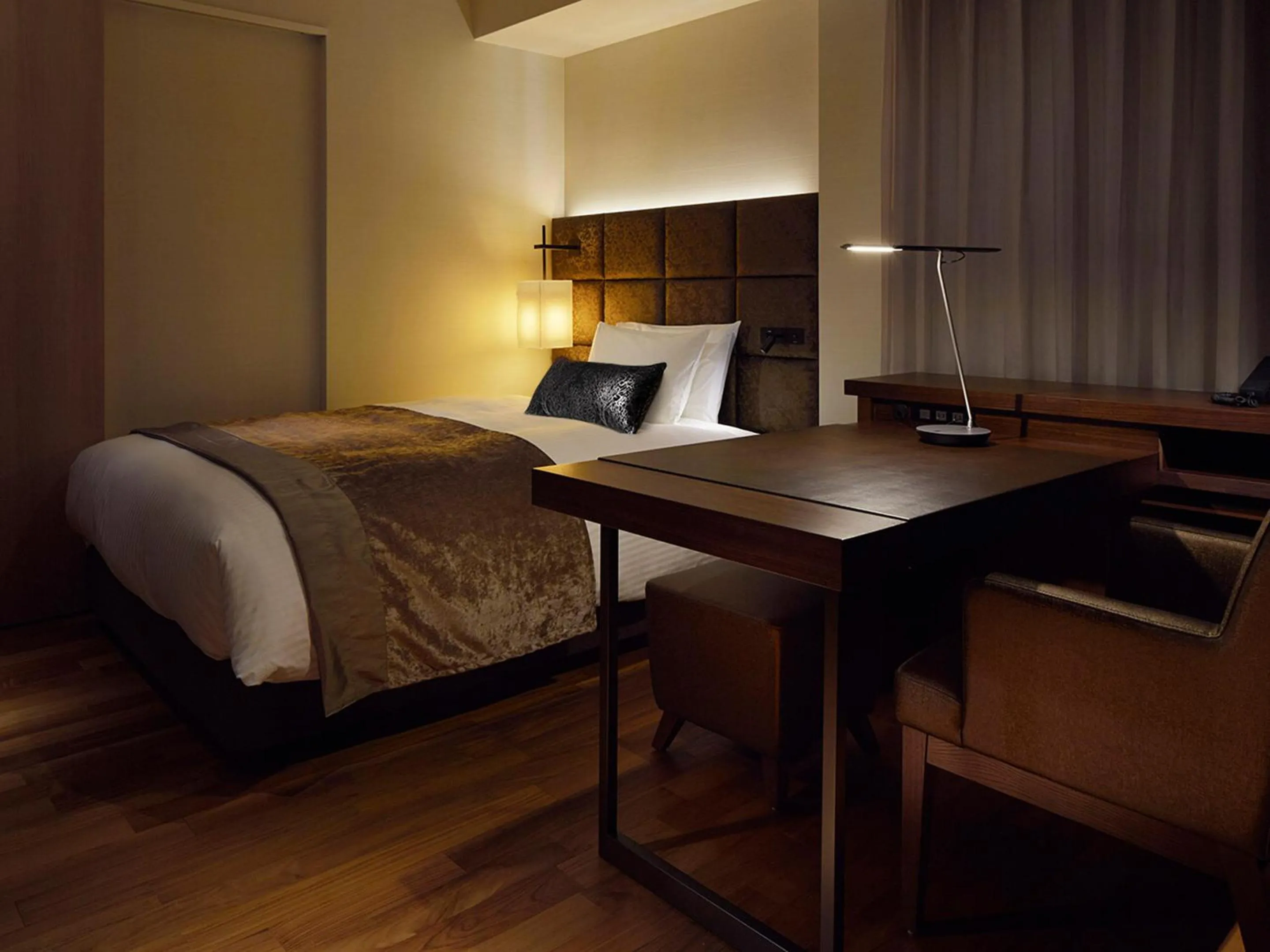 Photo of the whole room, Bed in Mitsui Garden Hotel Osaka Premier