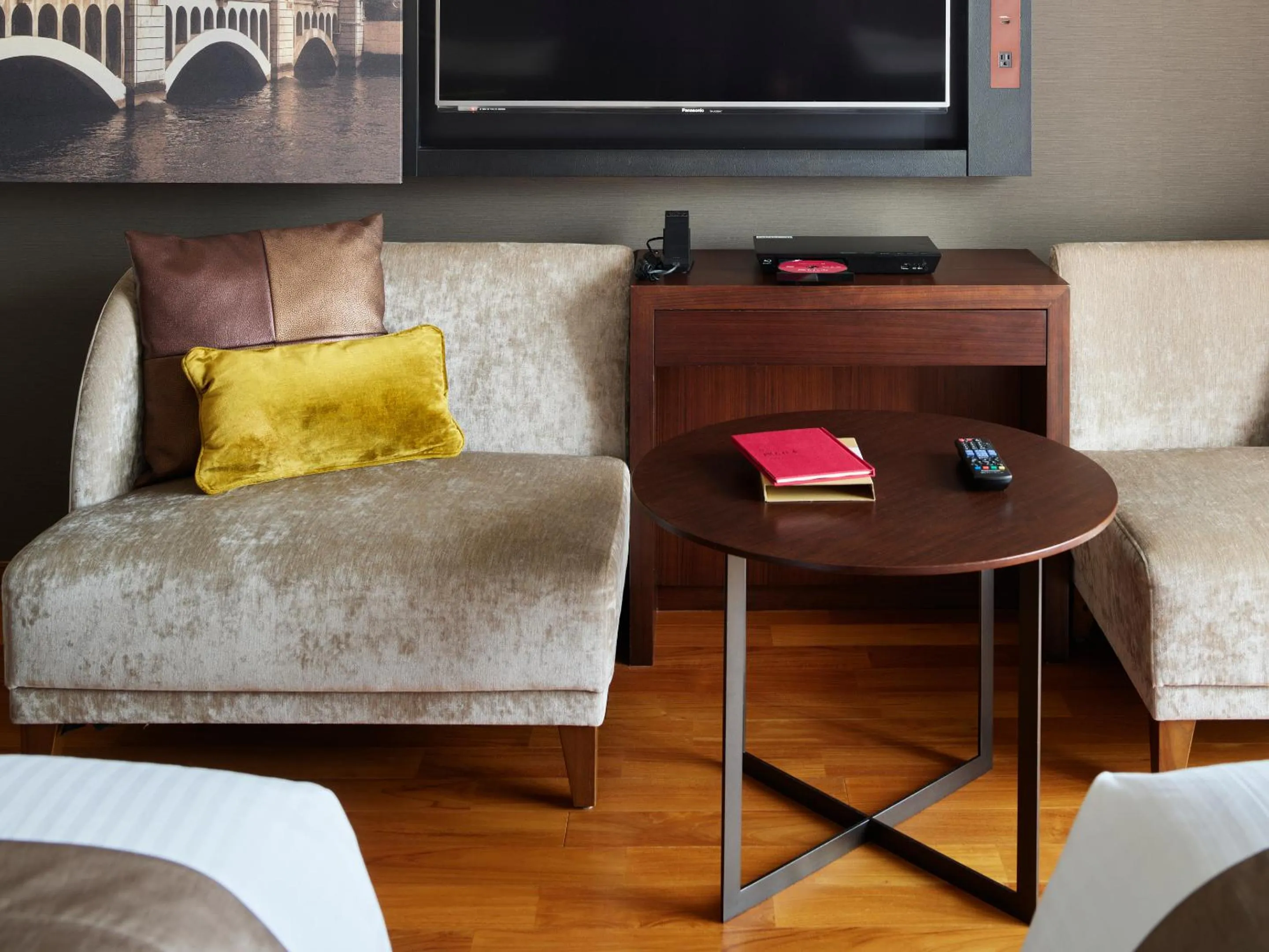 Photo of the whole room in Mitsui Garden Hotel Osaka Premier