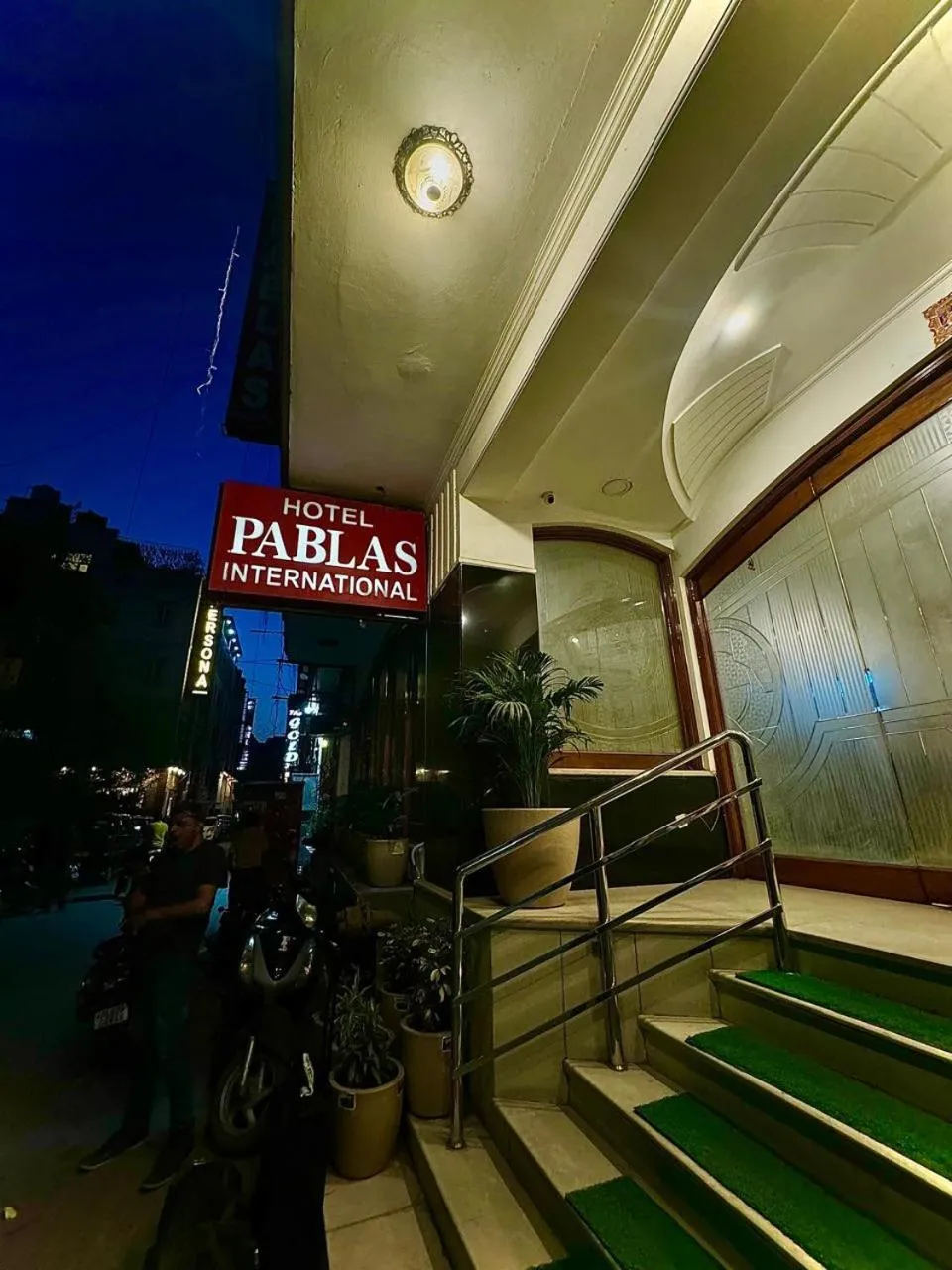 Hotel Pablas International, New Delhi, Near Metro