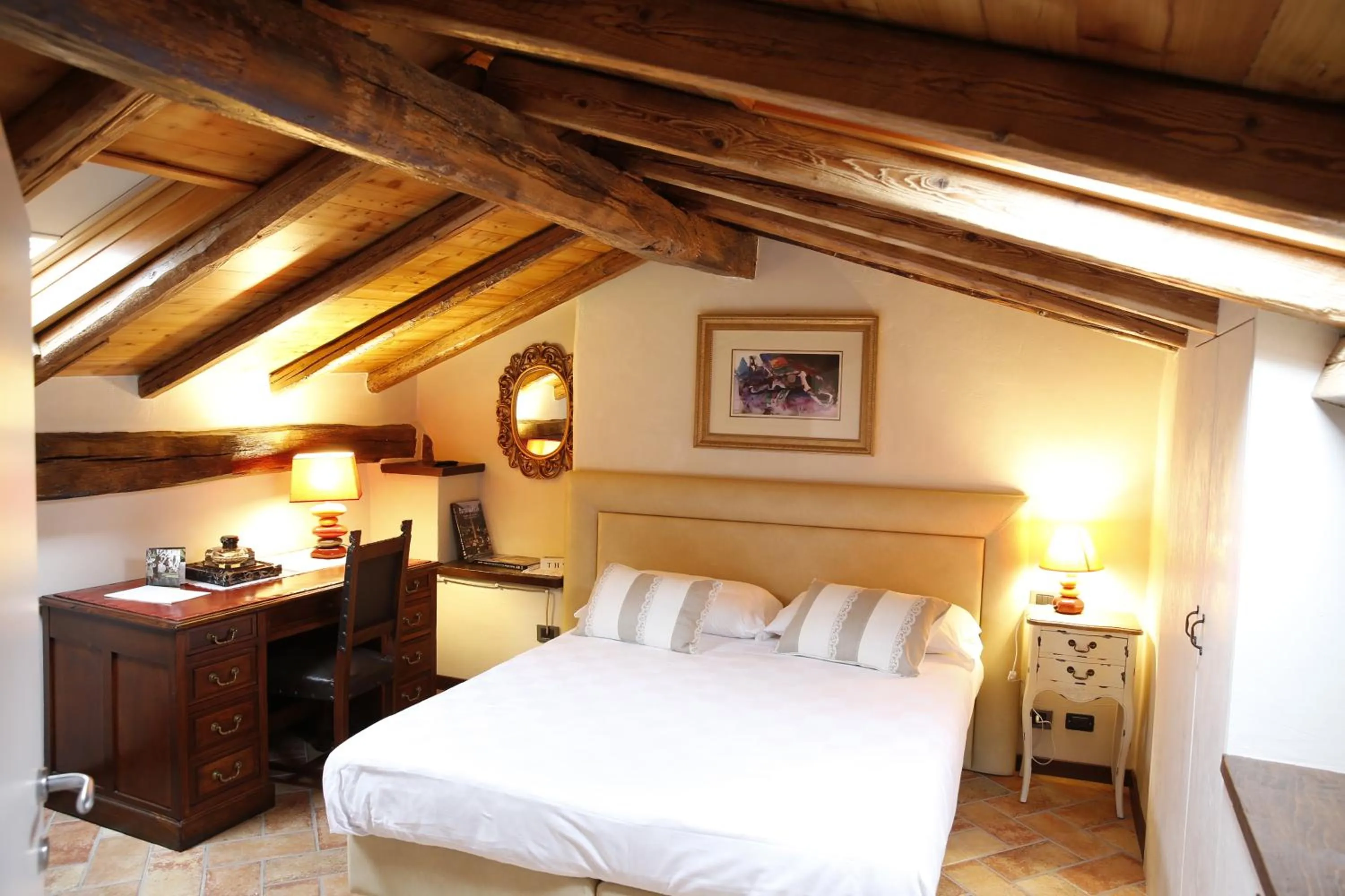 Decorative detail, Bed in Locanda Osteria Marascia