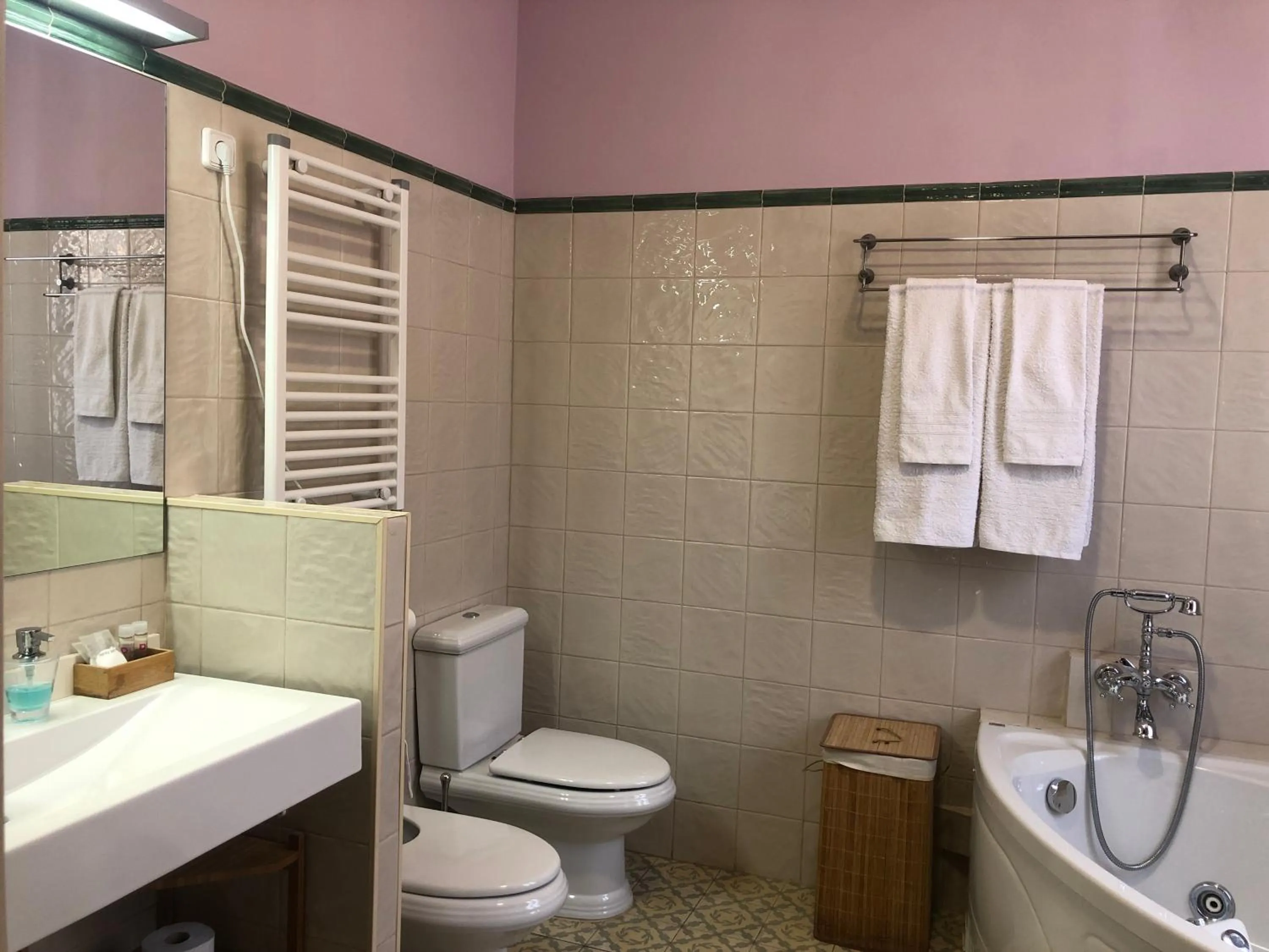 Hot Tub, Bathroom in Llar de Capitans