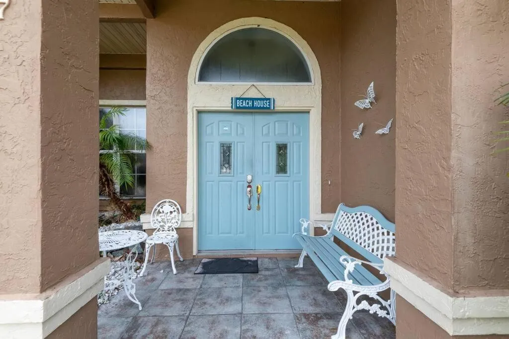 Tropical Escape with Relaxing Heated Pool & Palm Breezes