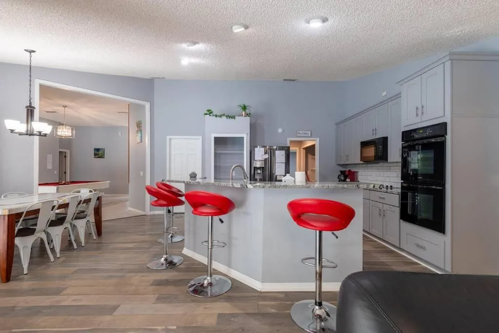 Tropical Escape with Relaxing Heated Pool & Palm Breezes