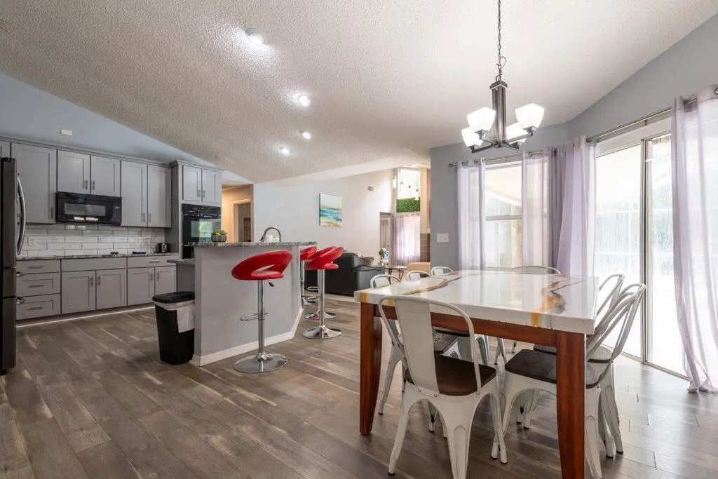 Tropical Escape with Relaxing Heated Pool & Palm Breezes