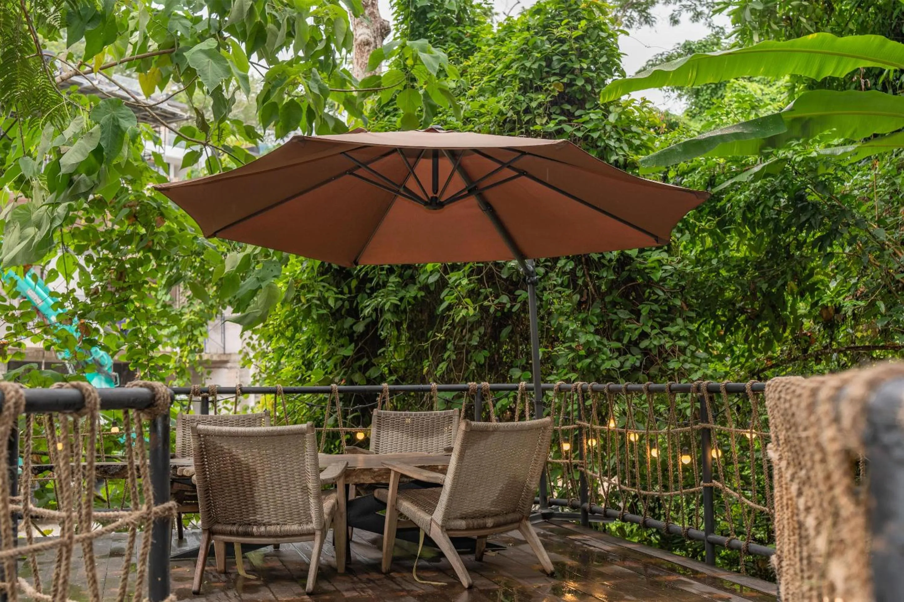 Restaurant/places to eat in AKRA Collection Layan - Hideaway Villas