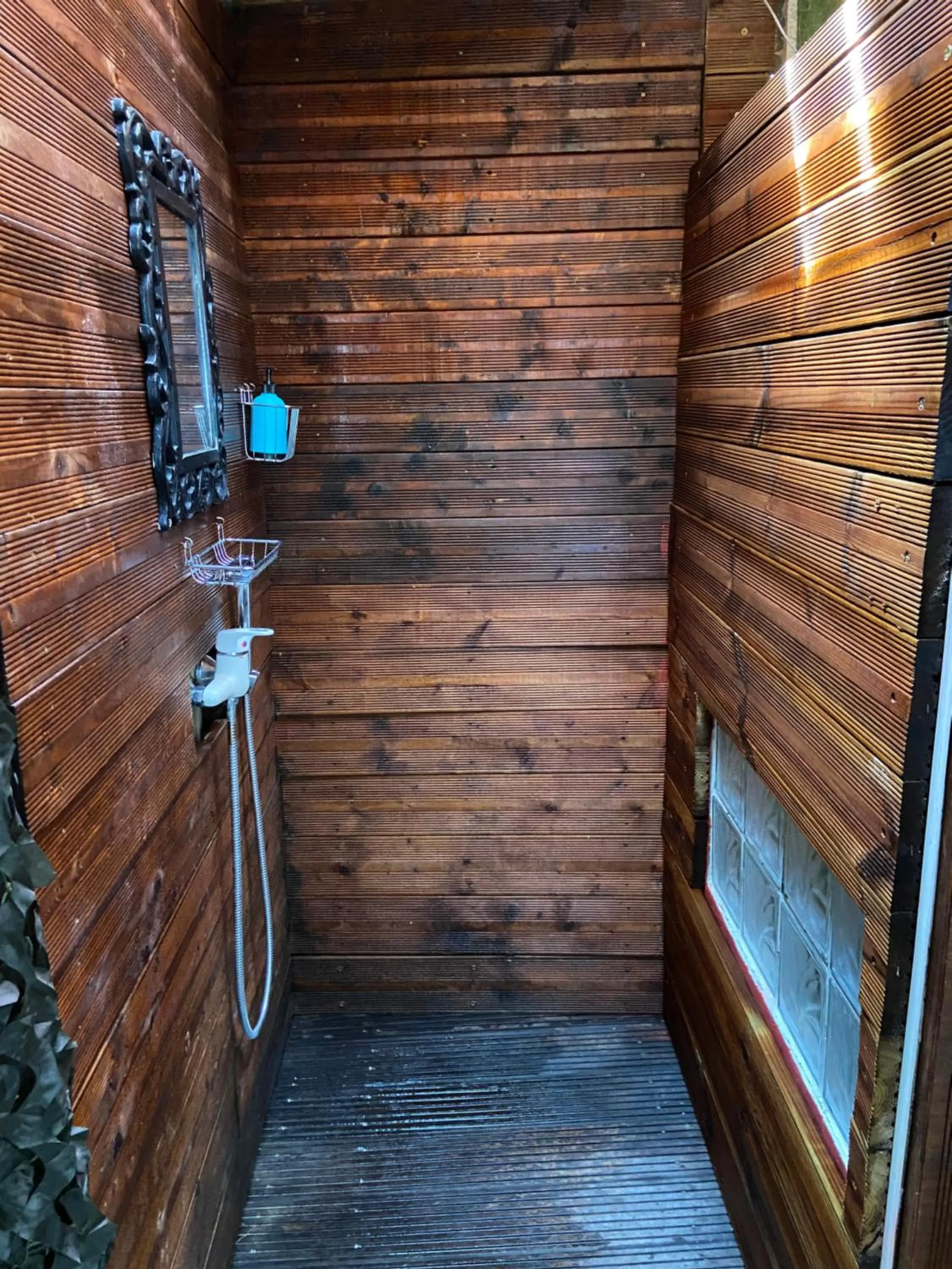 Shower in Dépendance cosy climatisée jacuzzi diner aux chandelles