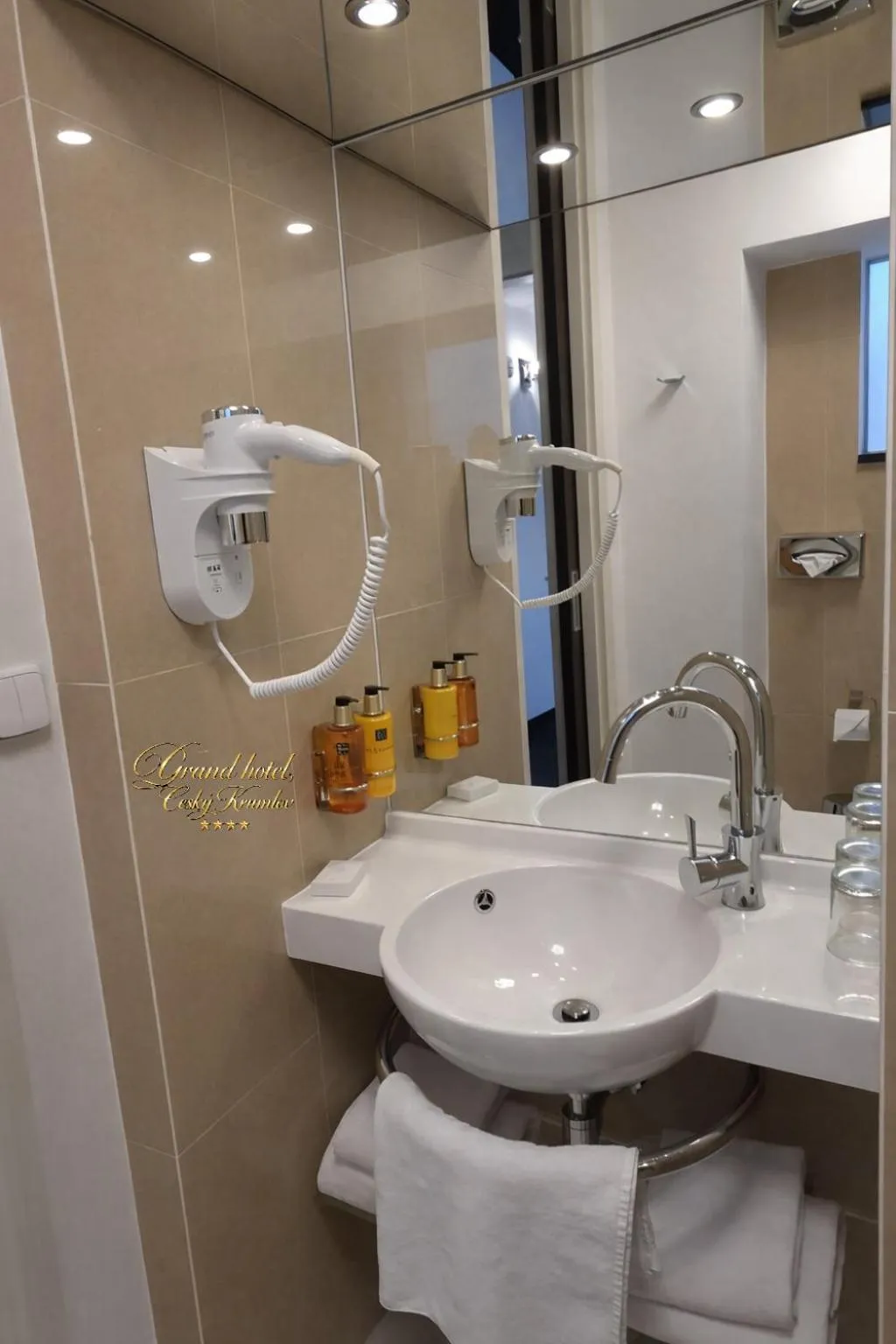 Shower in Hotel Grand