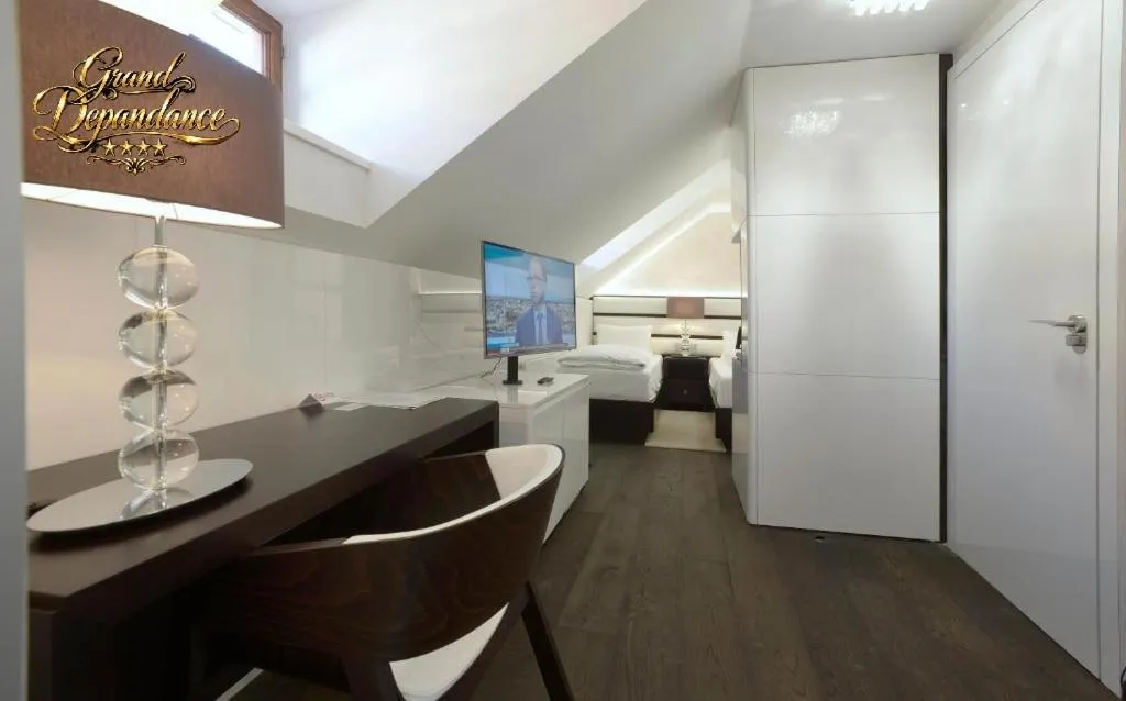 TV and multimedia in Hotel Grand