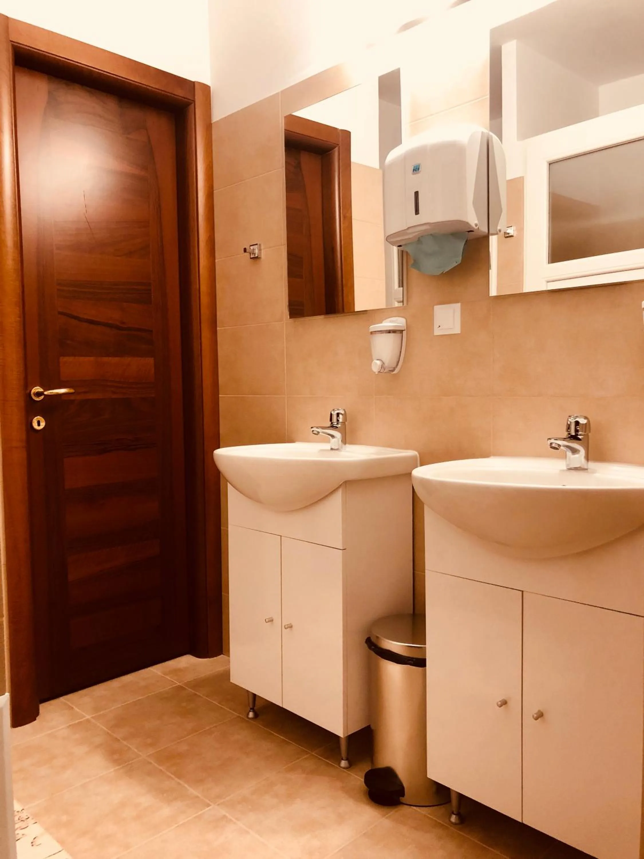 Shower in Monte Carlo Palace Rooms