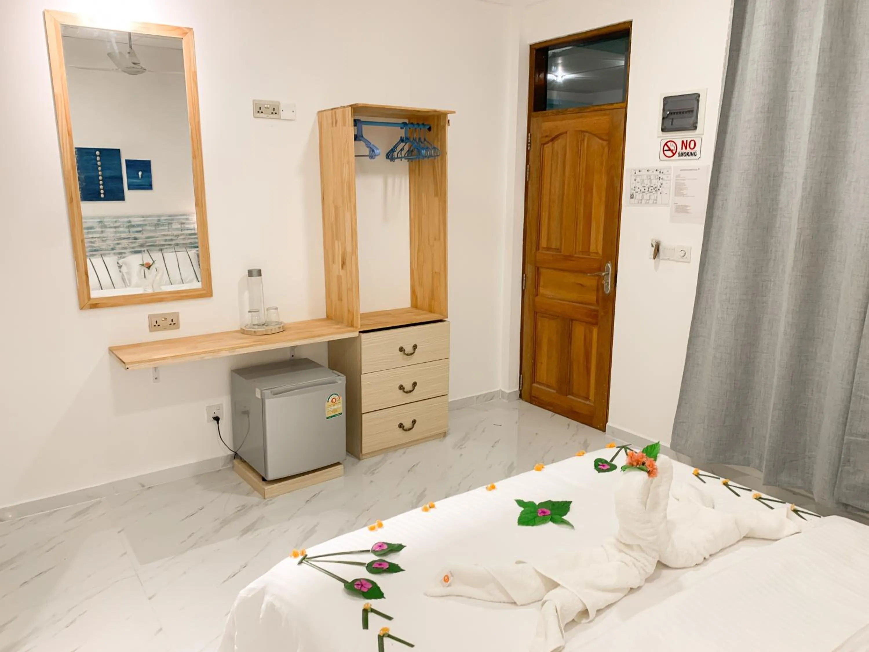 Bedroom, Bed in Fins Dive and Leisure Hotel