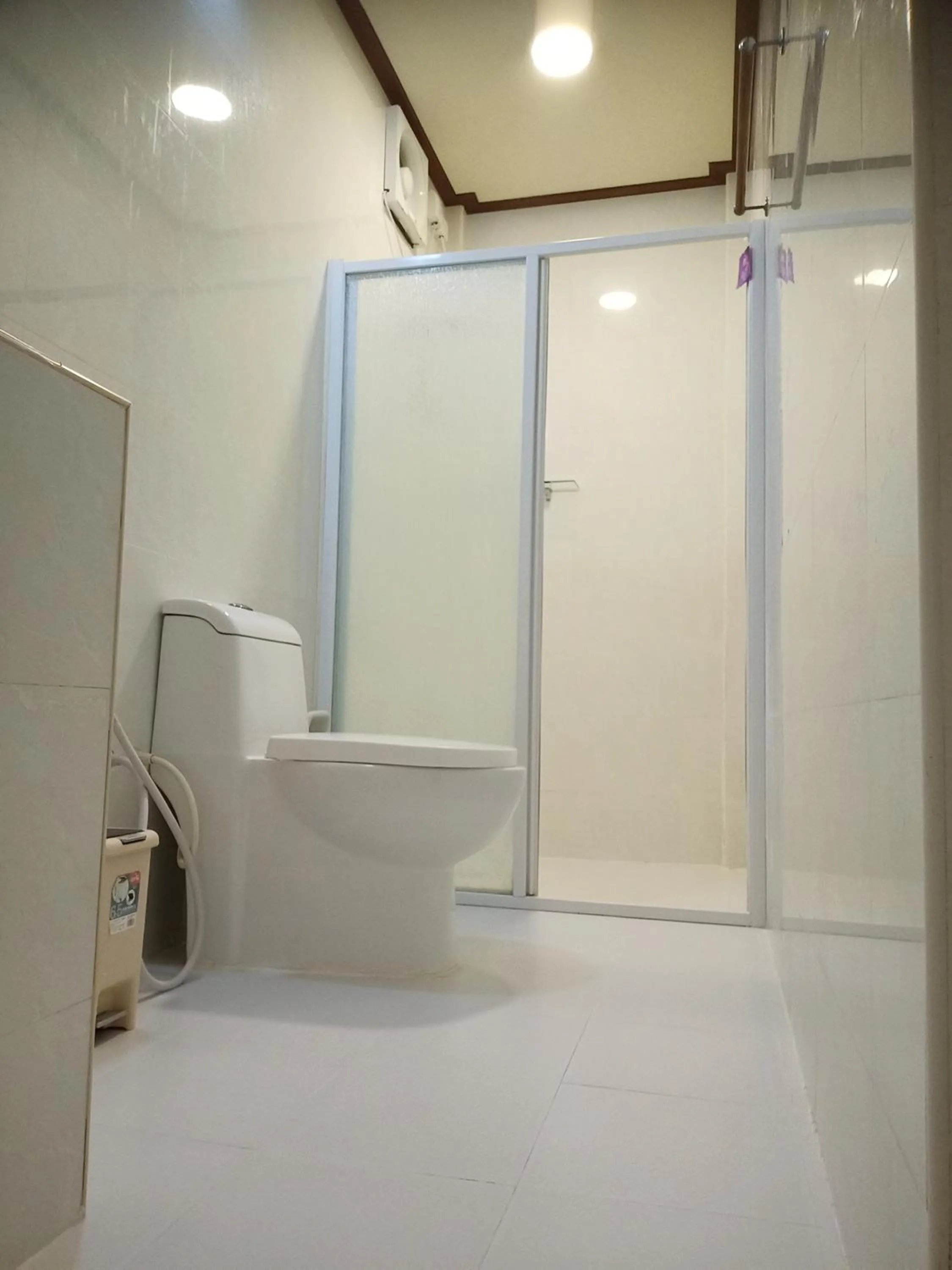 Toilet in Fins Dive and Leisure Hotel