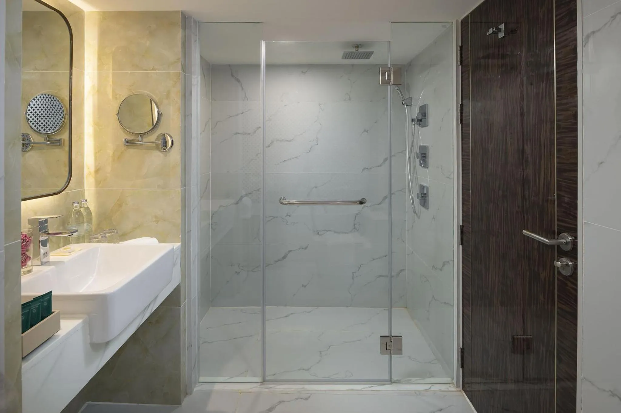Shower in Aira Hotel Bangkok Sukhumvit 11
