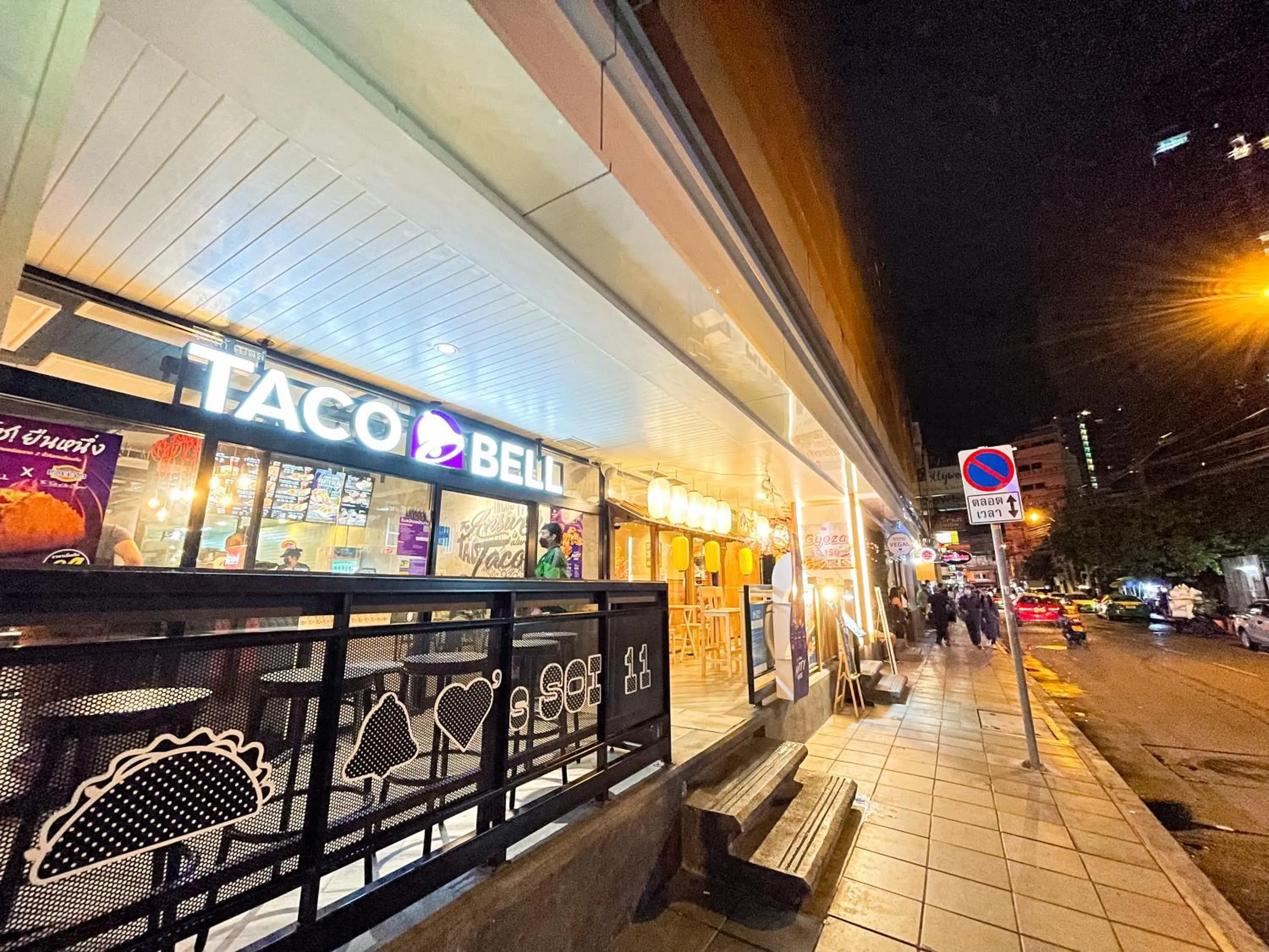 Restaurant/places to eat in Aira Hotel Bangkok Sukhumvit 11