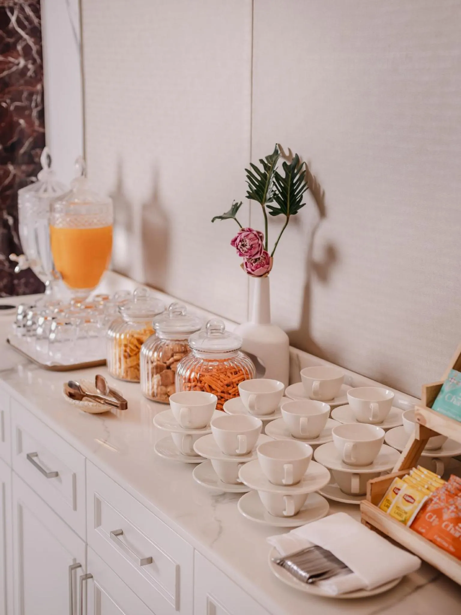 Food and drinks in Aira Hotel Bangkok Sukhumvit 11