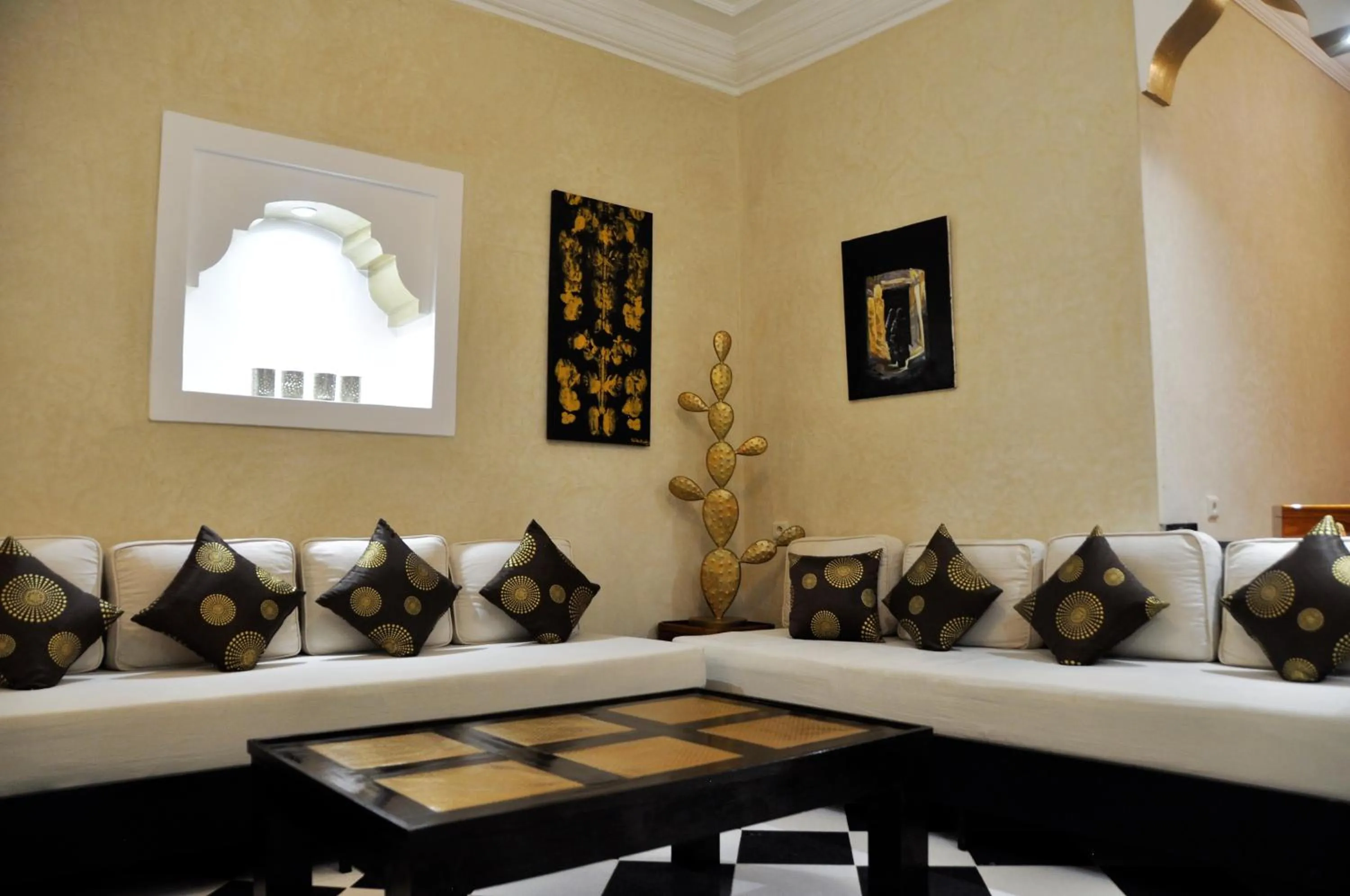 Living room, Bed in Riad l'Escale de Marrakech