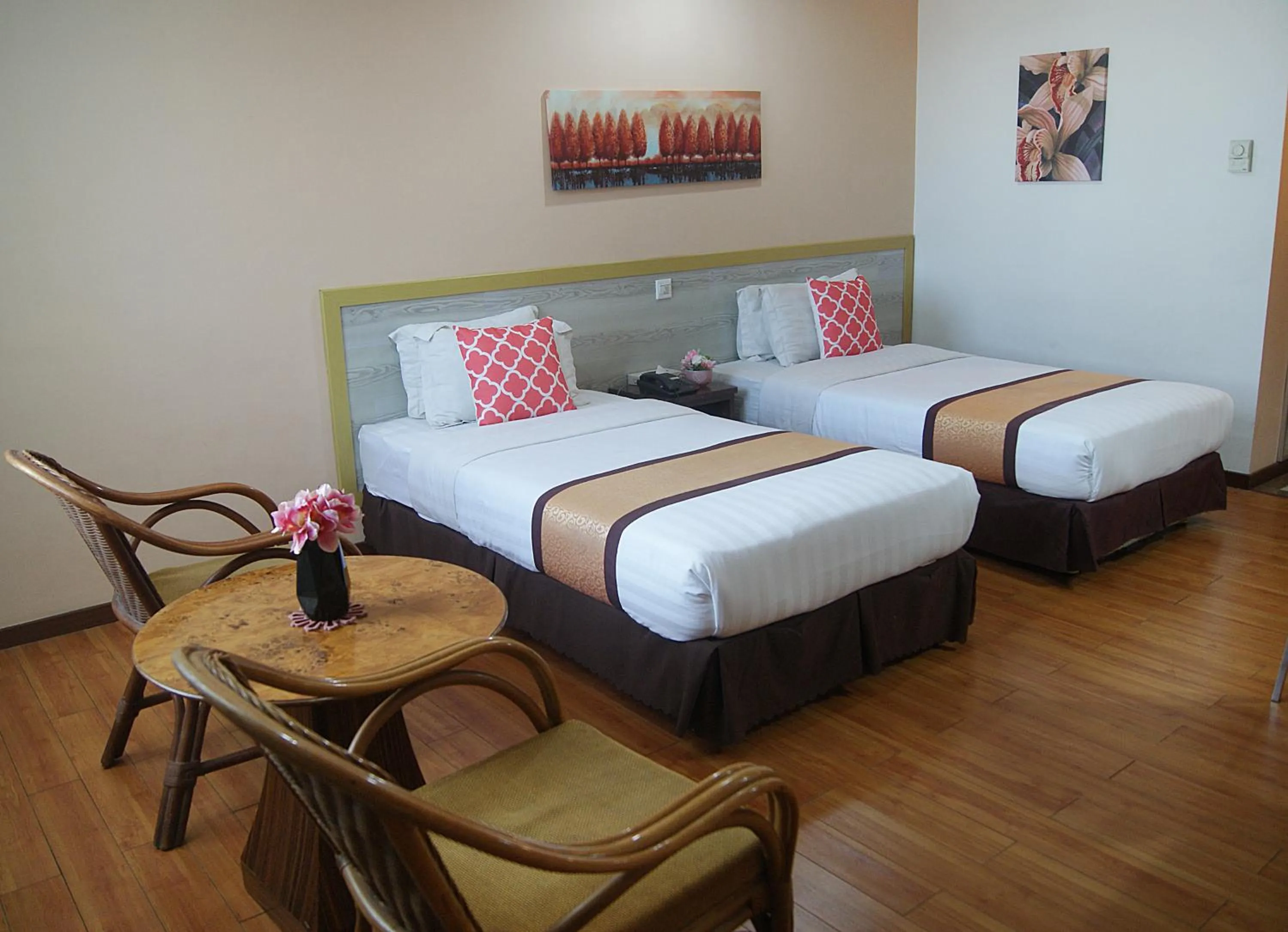 Photo of the whole room, Bed in TD Plaza Hotel