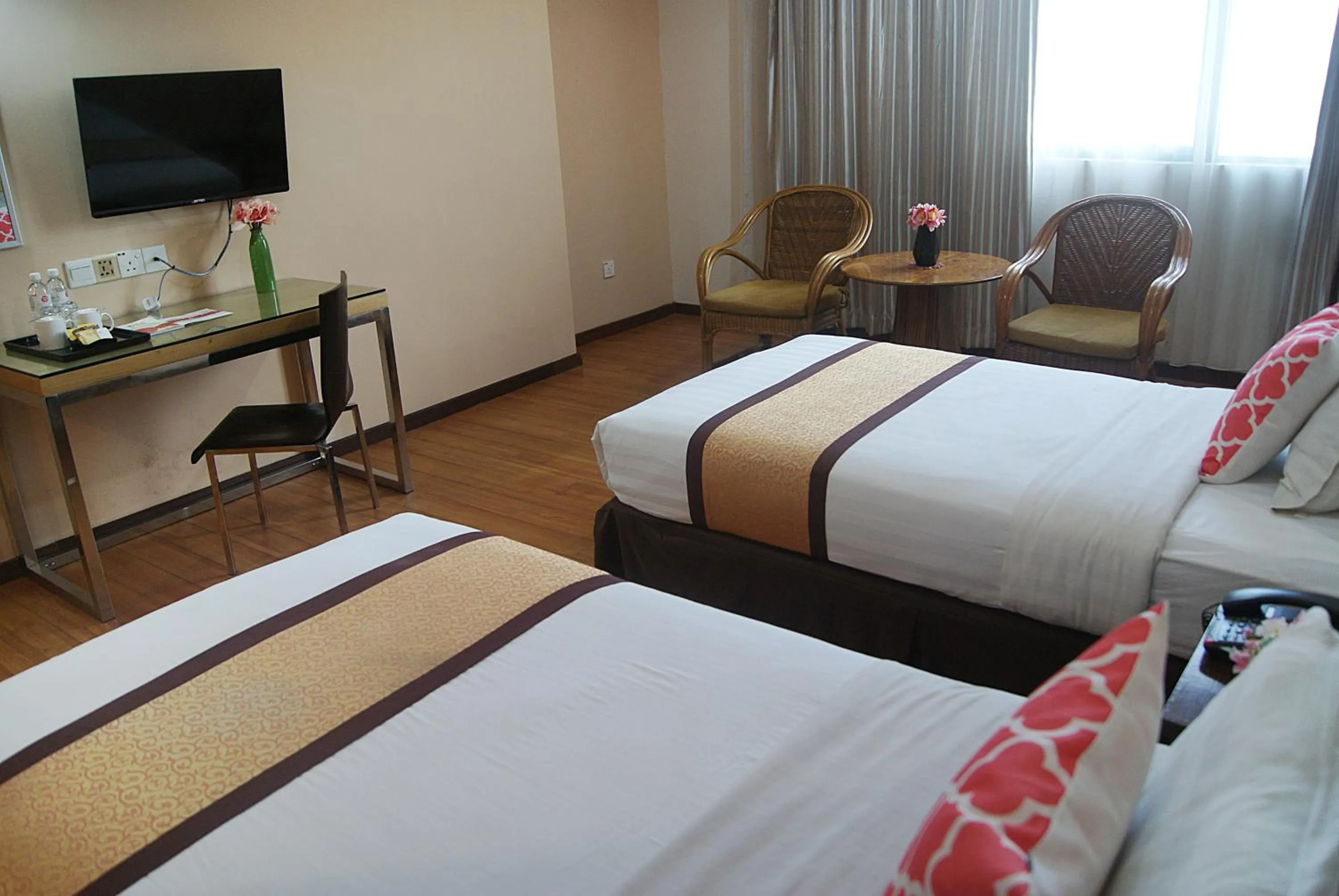 Photo of the whole room, Bed in TD Plaza Hotel