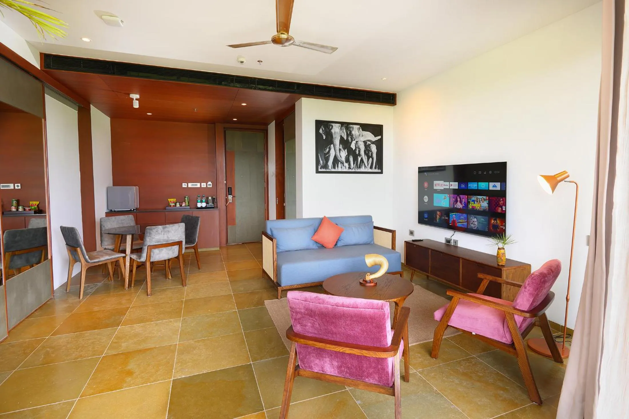 Living room in Saptha Resort and Spa