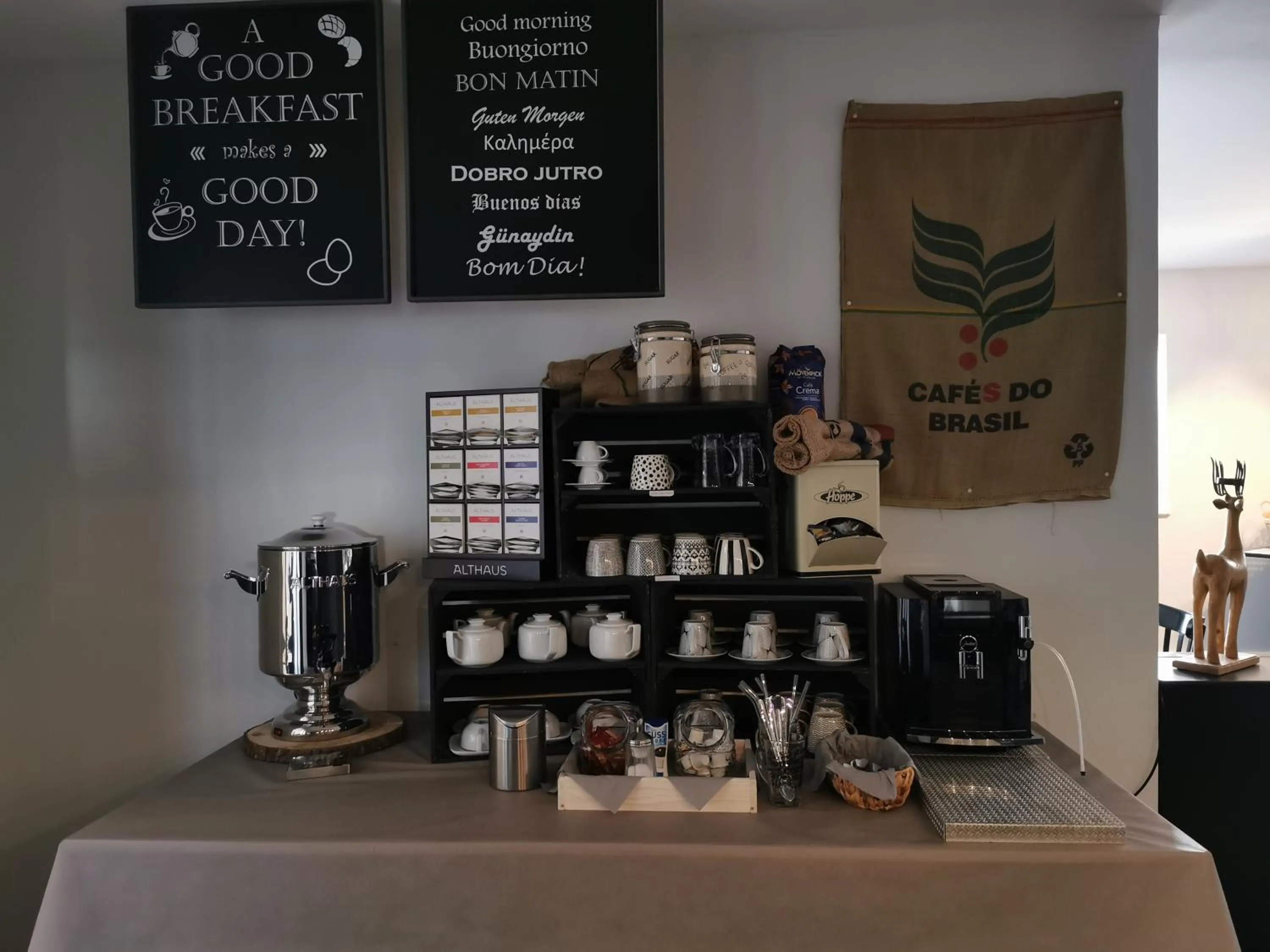 Food and drinks in Akteon Hotel