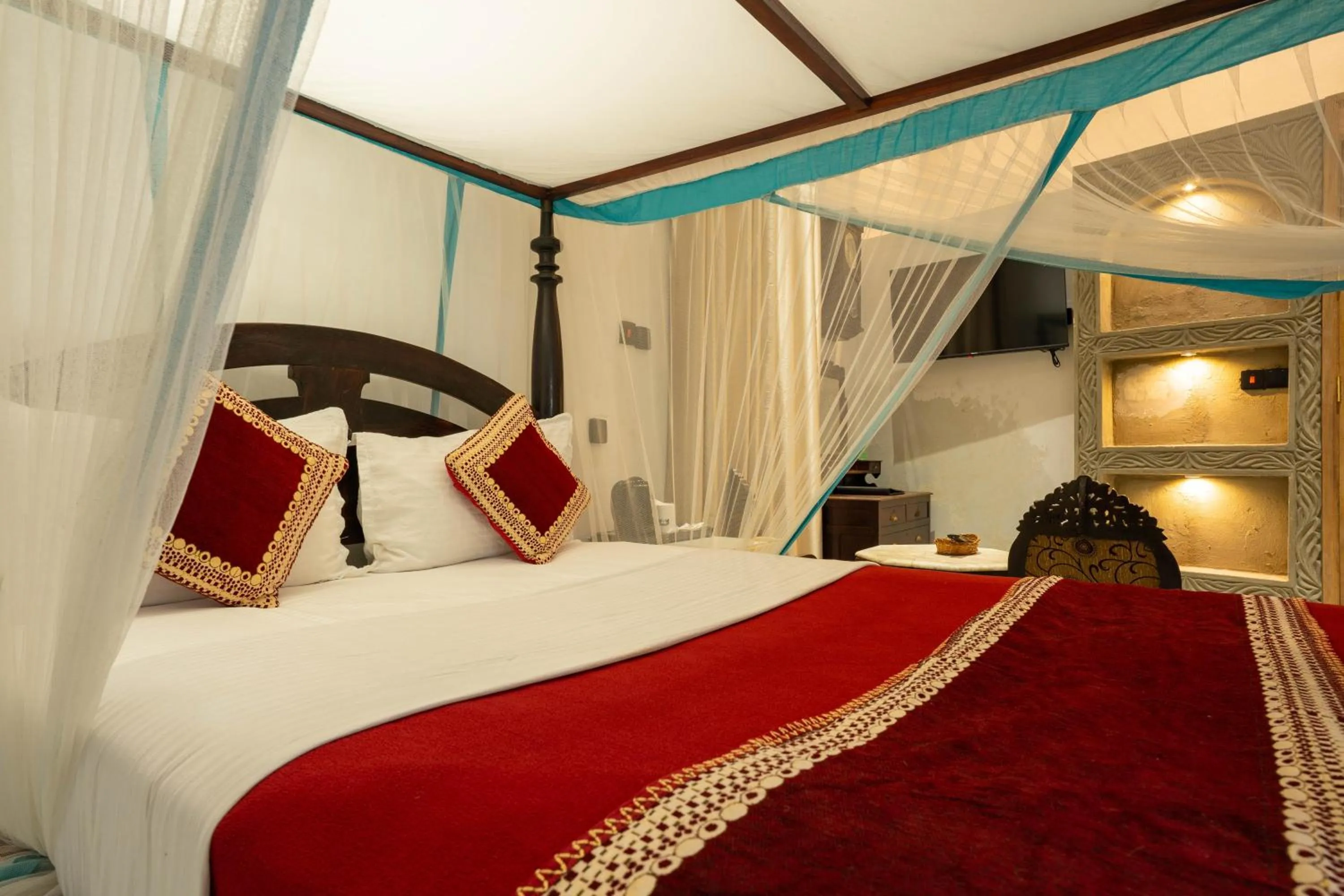 Bed in Dhow Palace Hotel