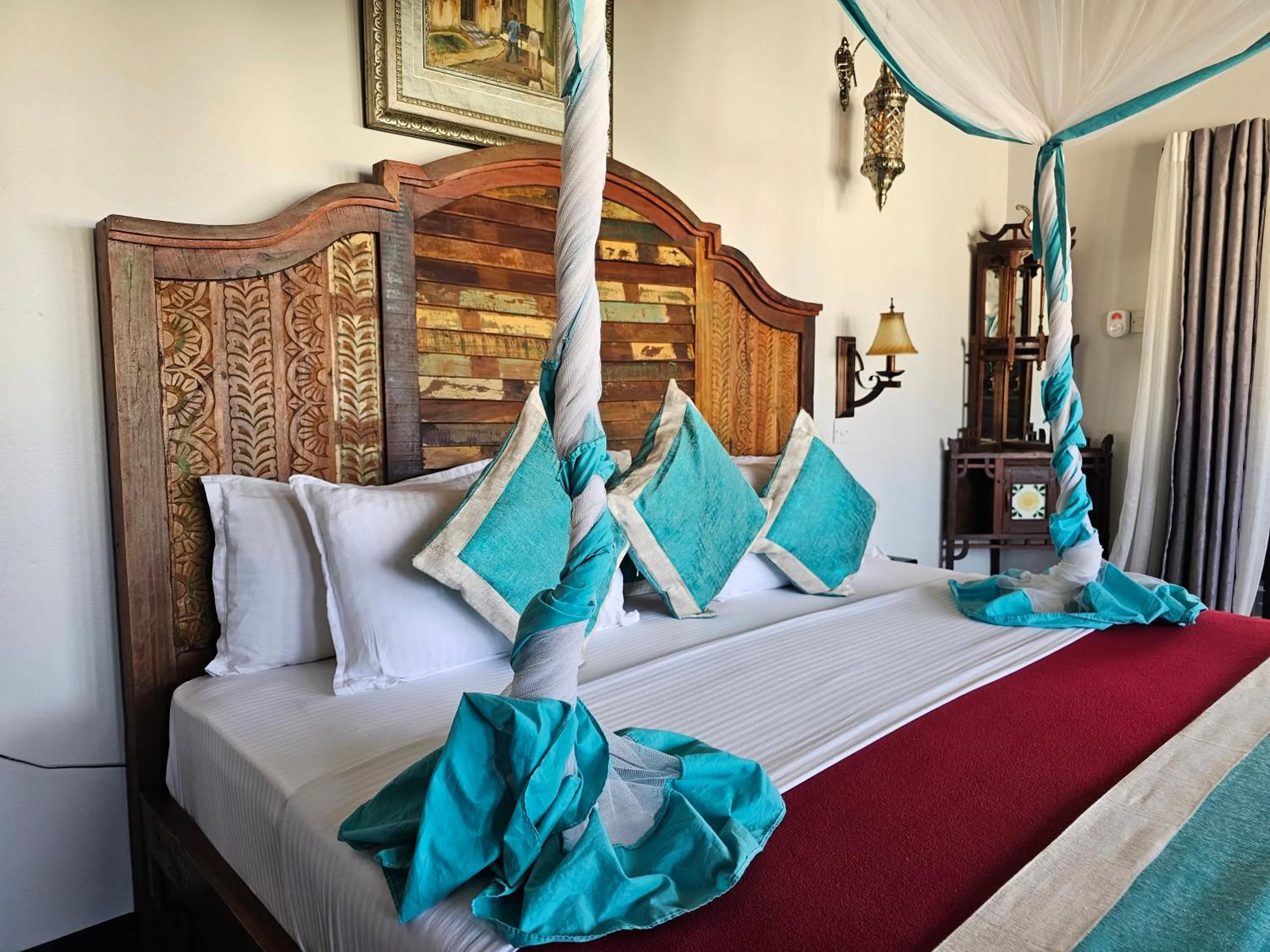 Bed in Dhow Palace Hotel