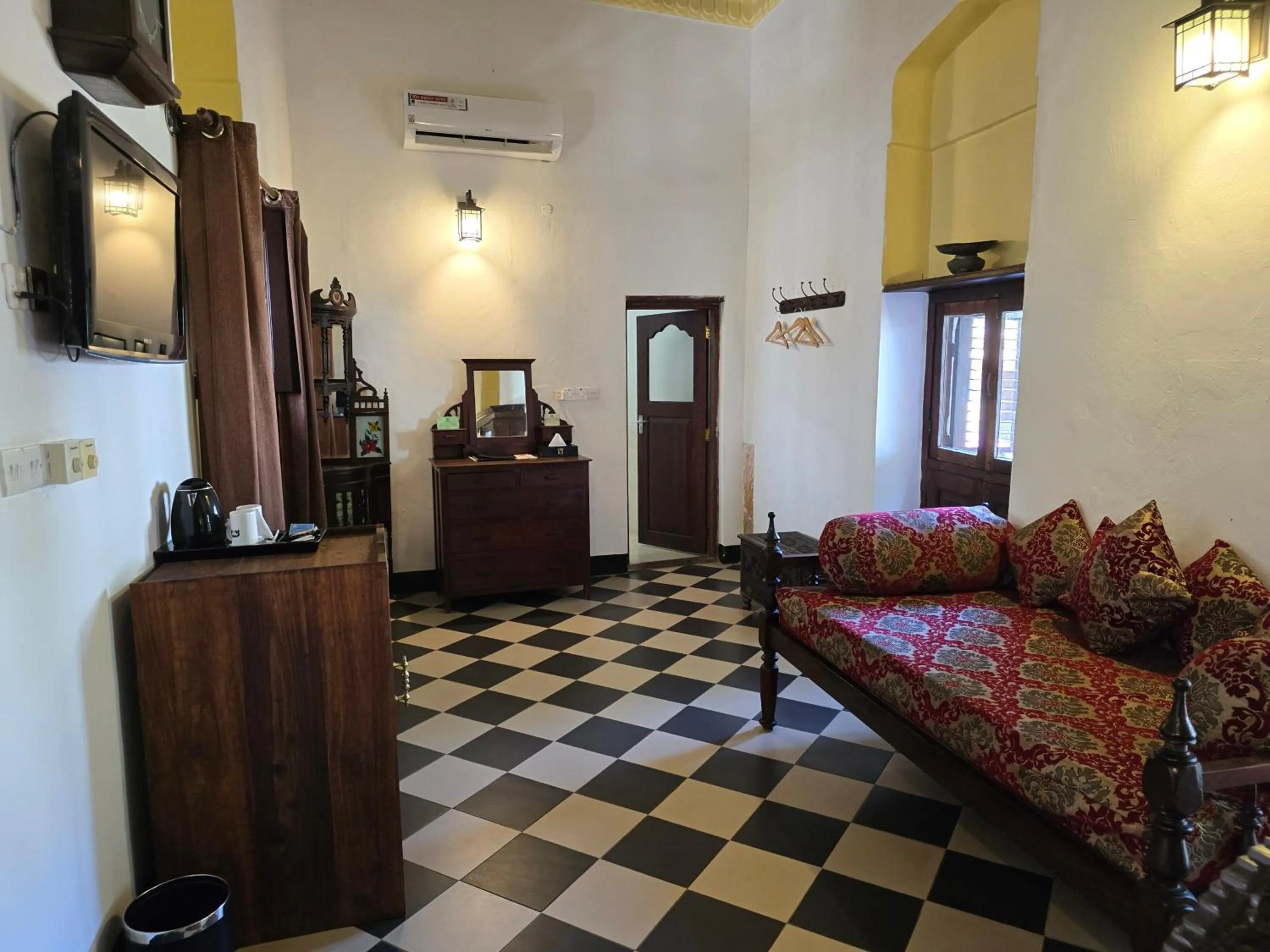 air conditioner in Dhow Palace Hotel