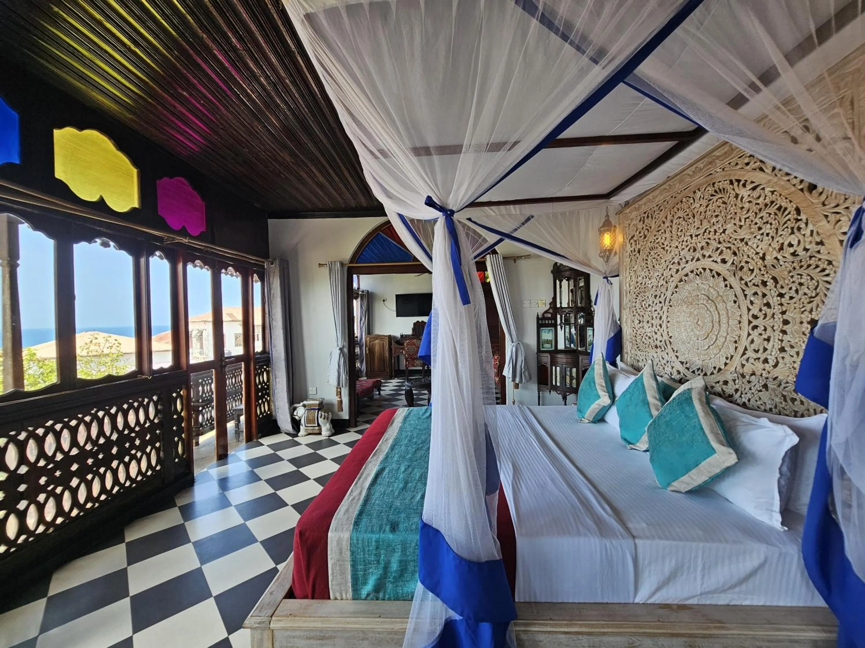 Bed in Dhow Palace Hotel