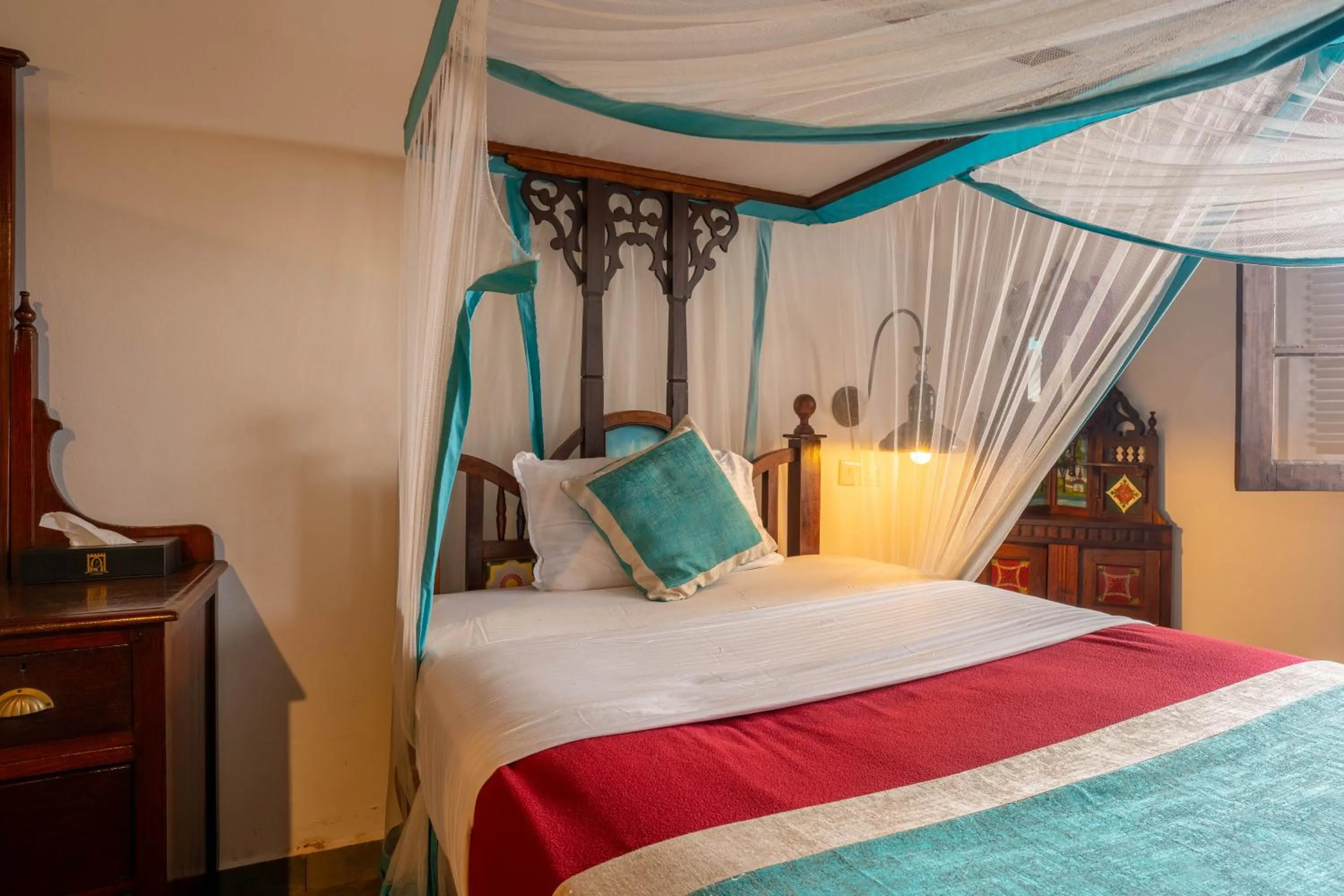 Bed in Dhow Palace Hotel