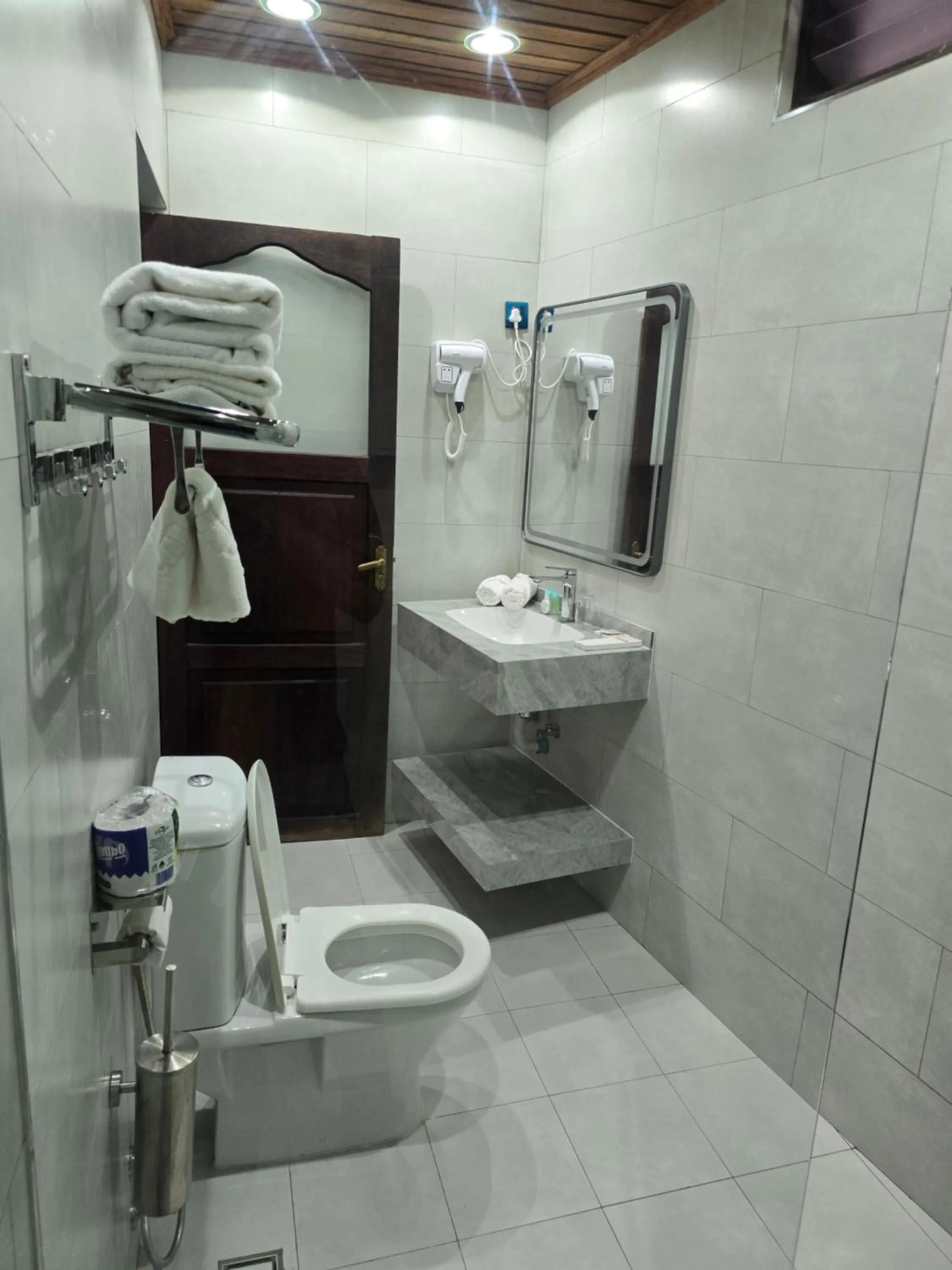 Shower in Dhow Palace Hotel