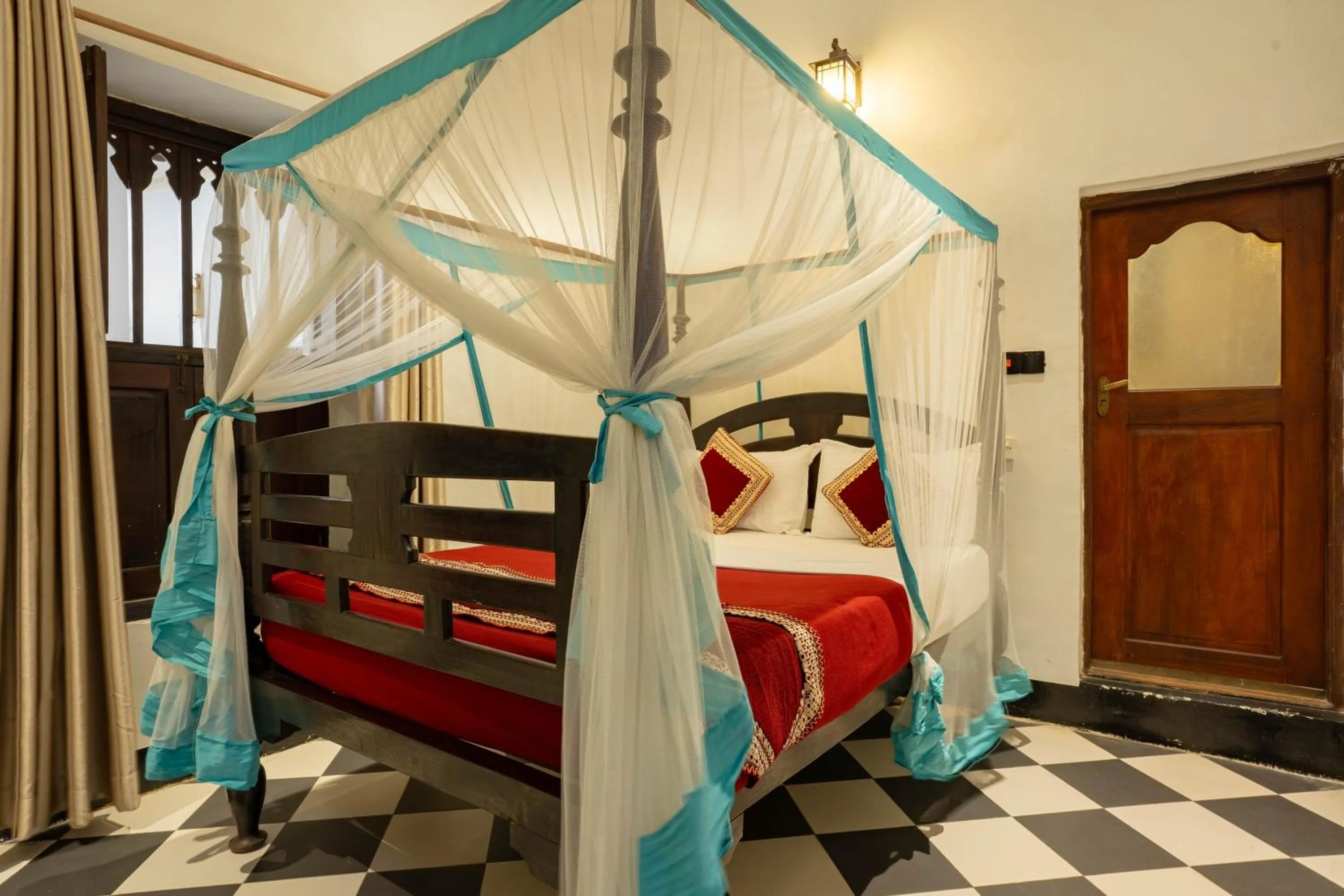 Bed in Dhow Palace Hotel