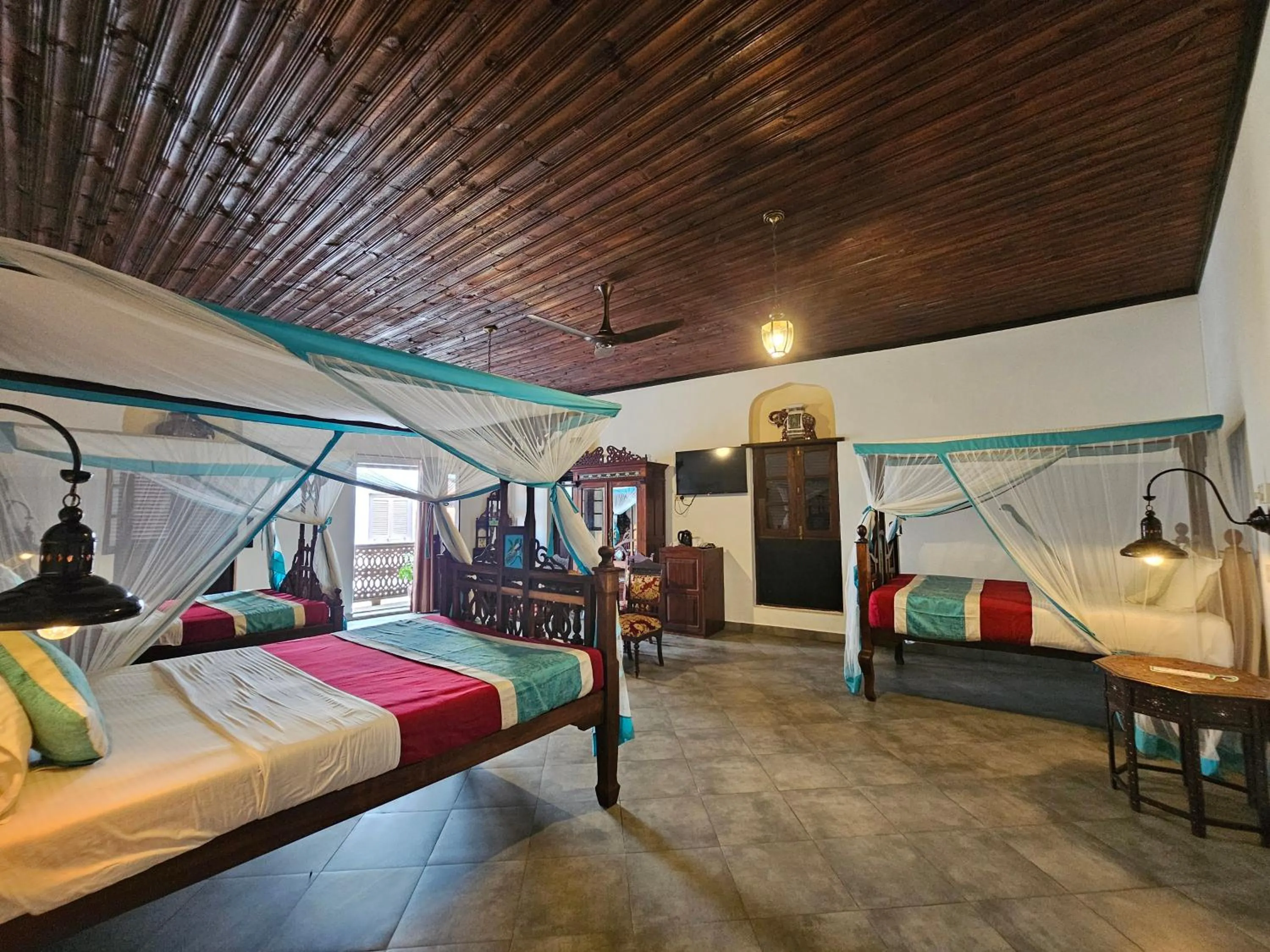 Bed in Dhow Palace Hotel