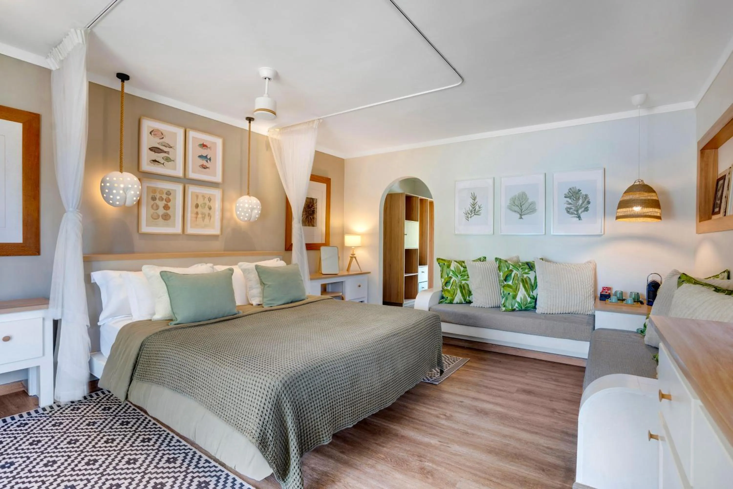 Photo of the whole room, Bed in Indian Ocean Lodge