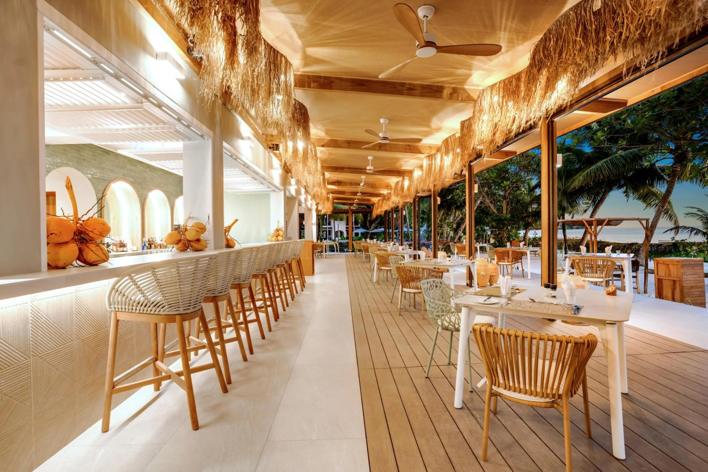 Lounge or bar in Indian Ocean Lodge