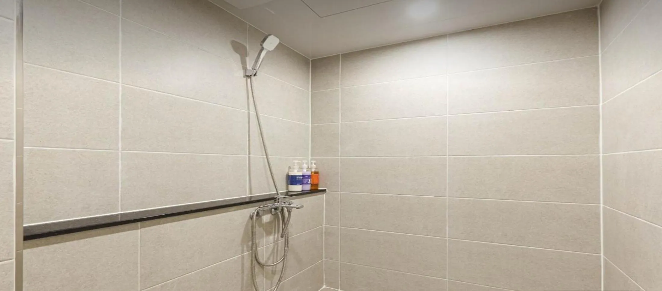 Shower in Hotel Q Chuncheon