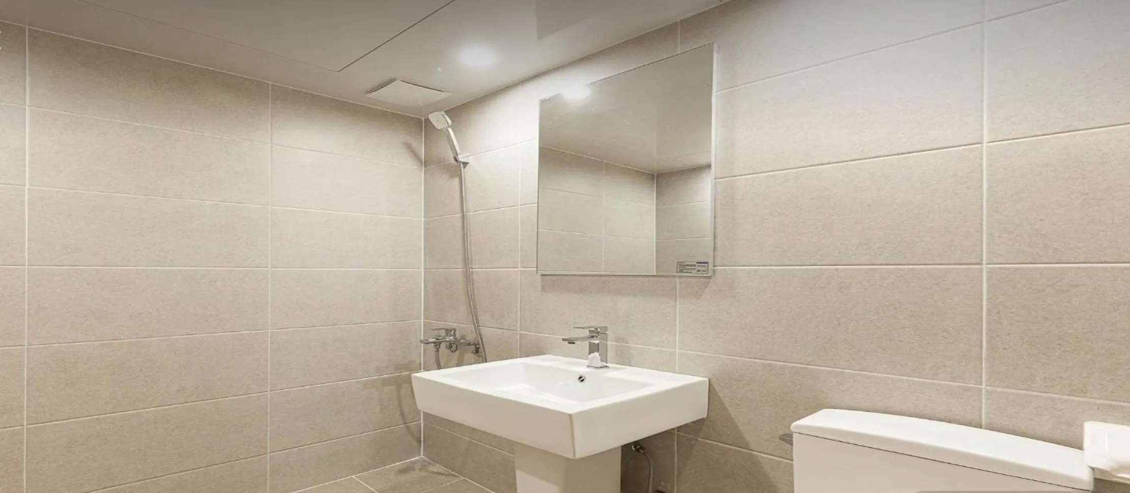 Shower in Hotel Q Chuncheon