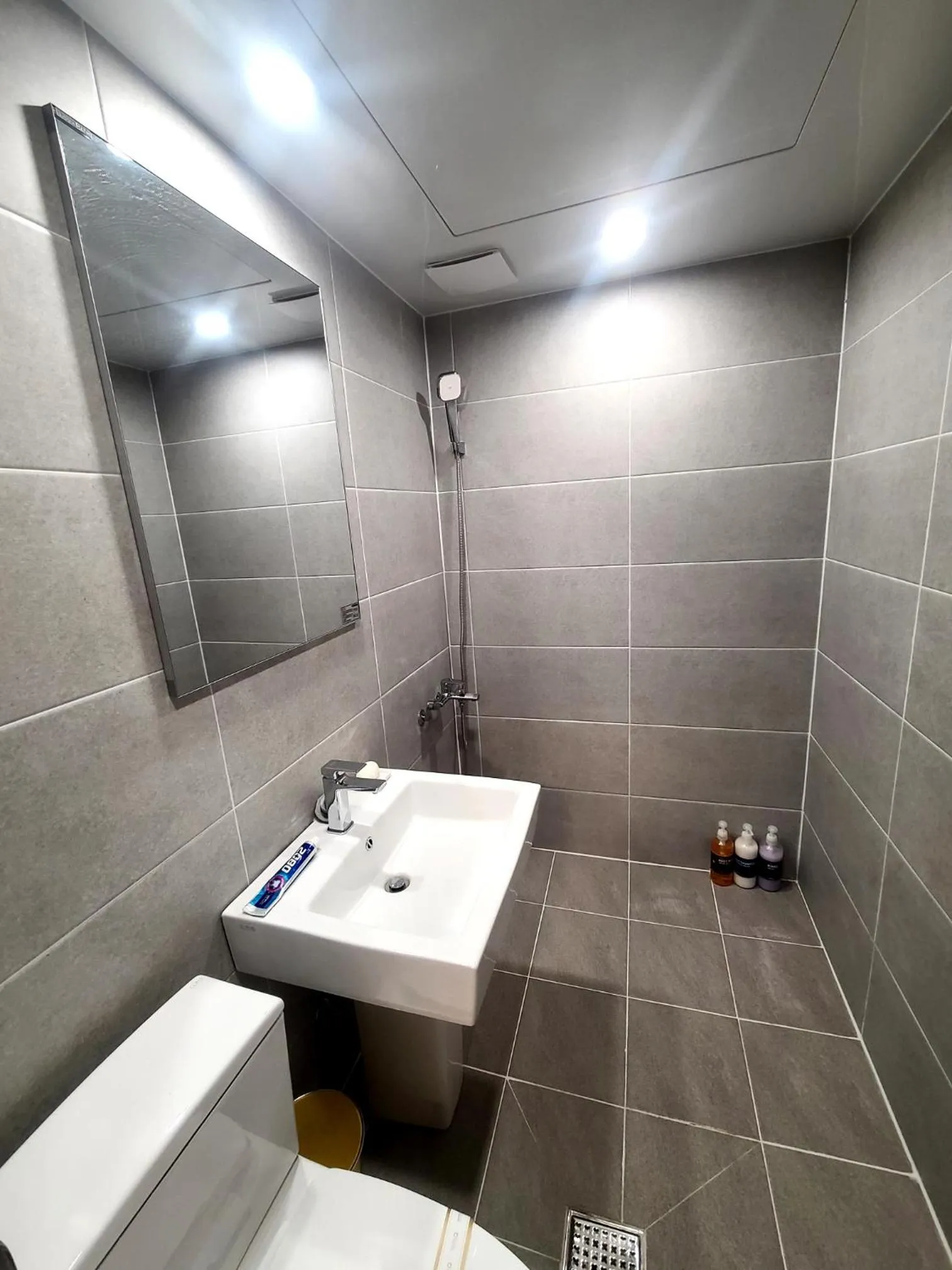 Shower in Hotel Q Chuncheon