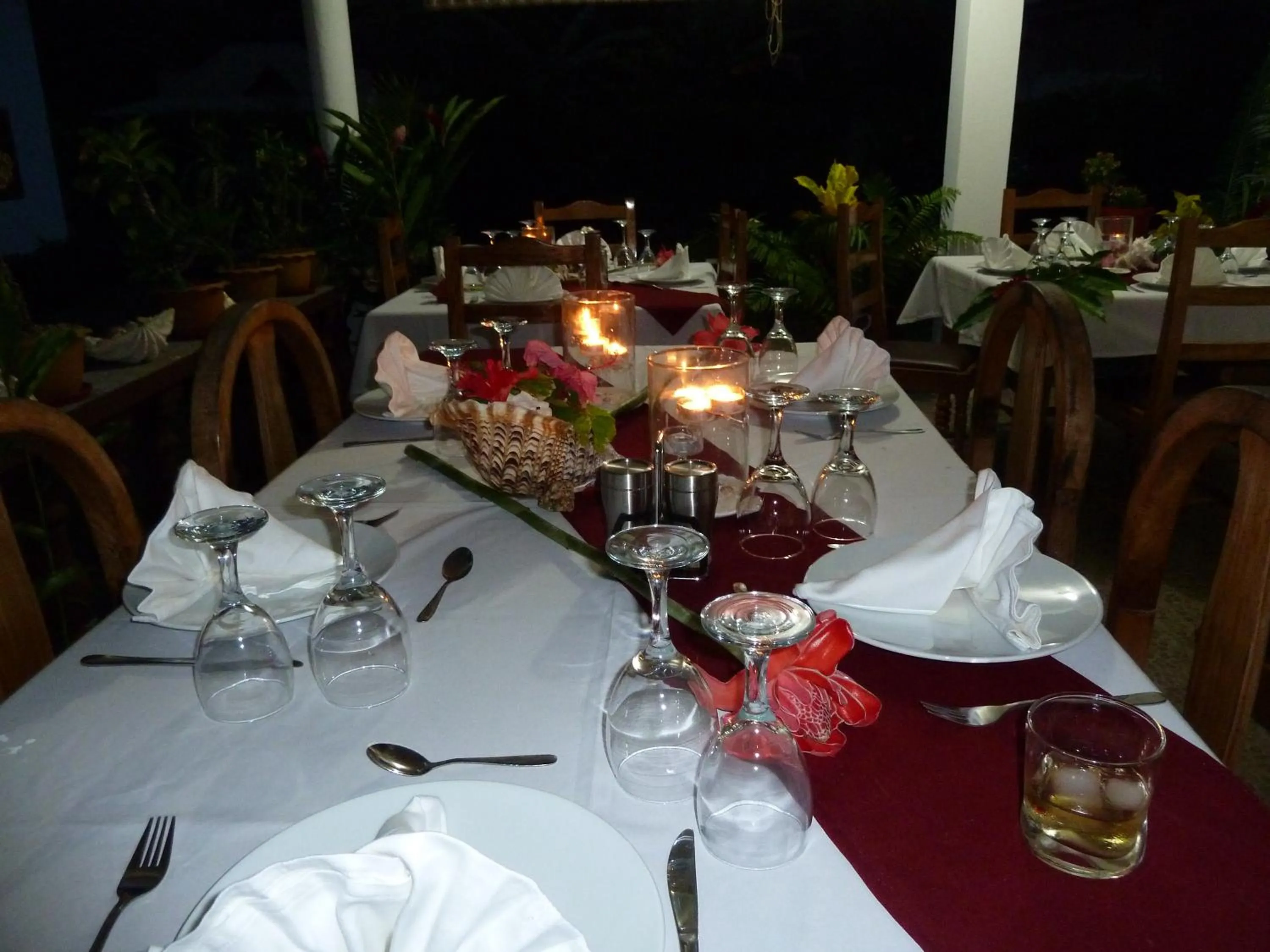Restaurant/places to eat in Tannette Villa