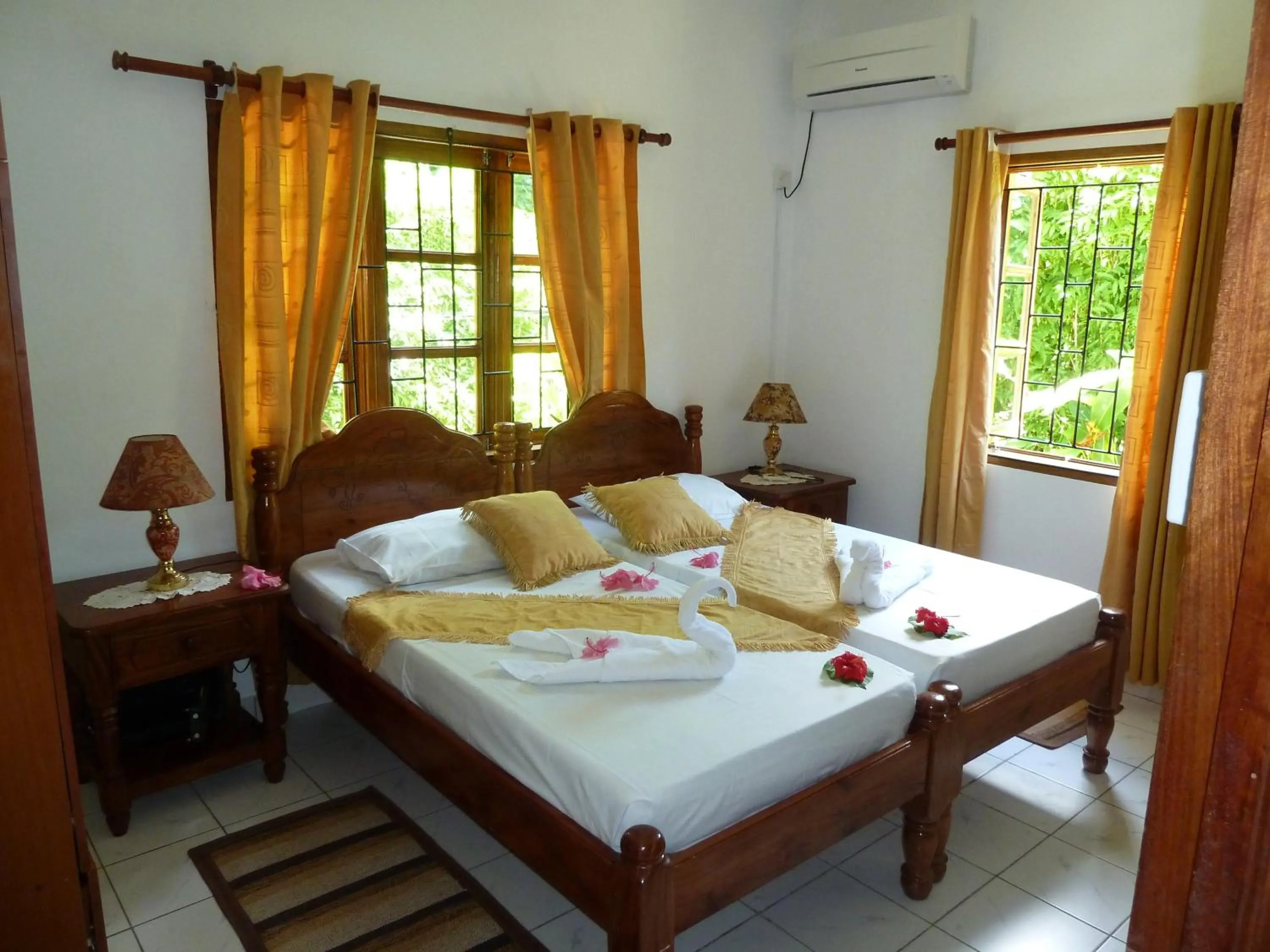 Photo of the whole room, Bed in Tannette Villa