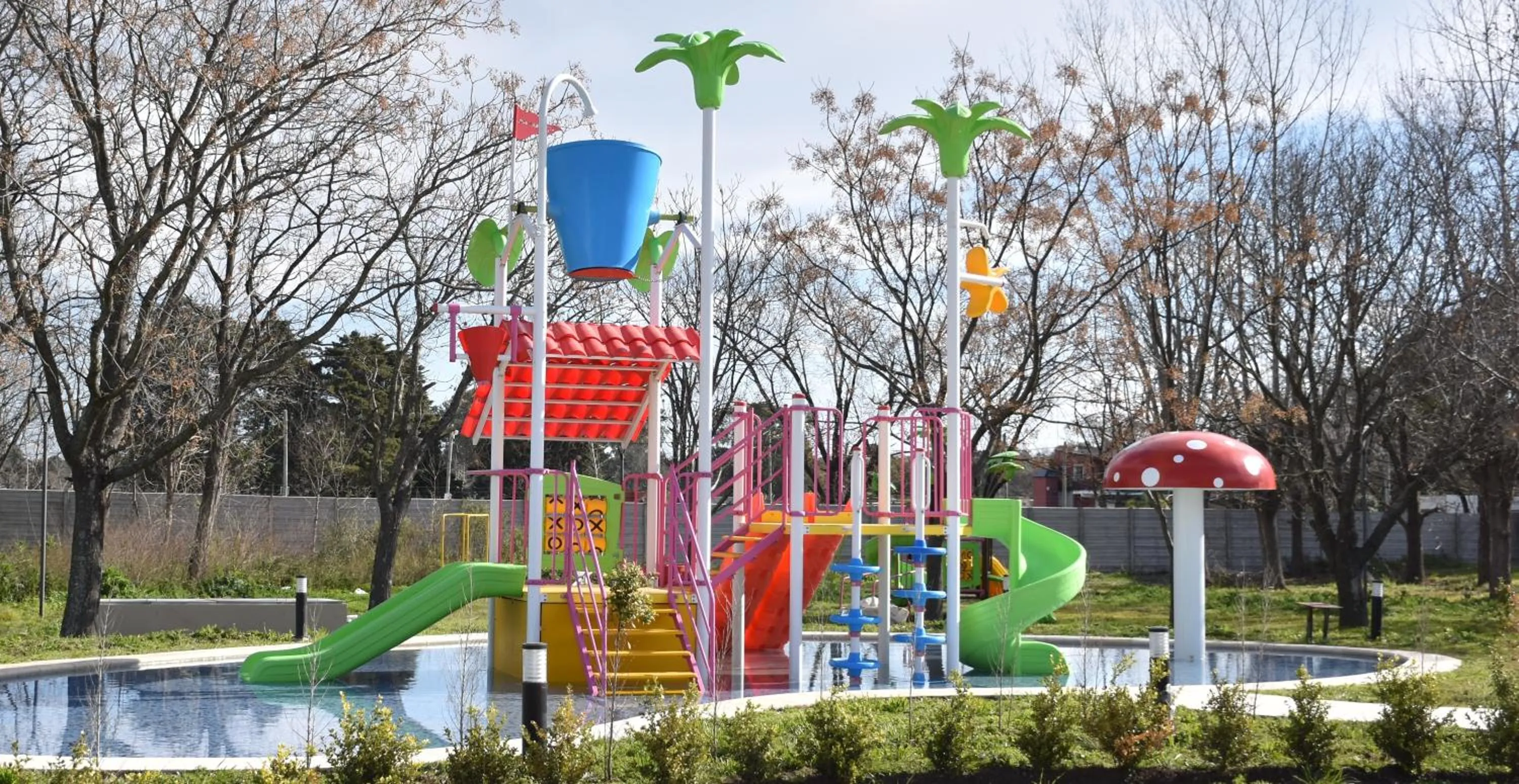 Swimming pool in Days Inn Zarate