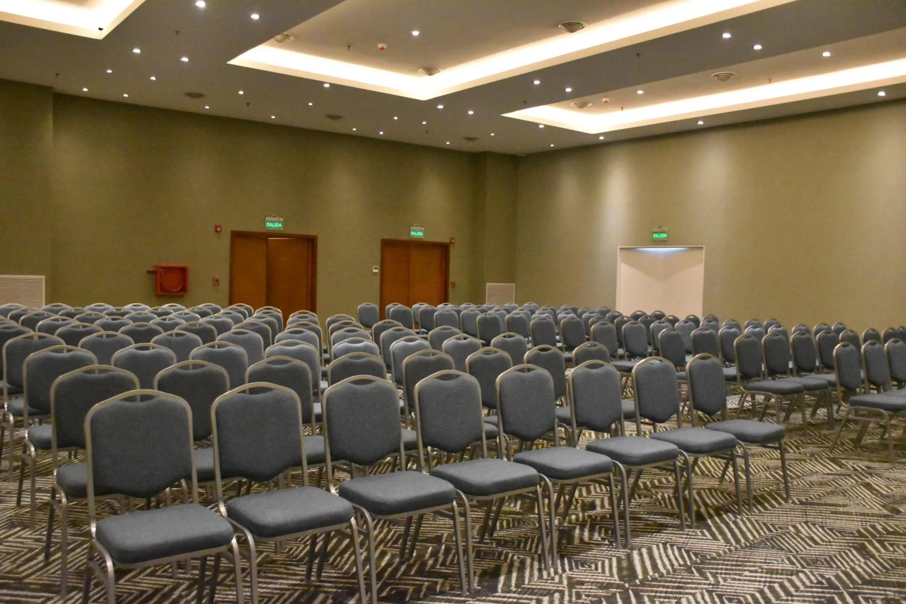 Business facilities in Days Inn Zarate