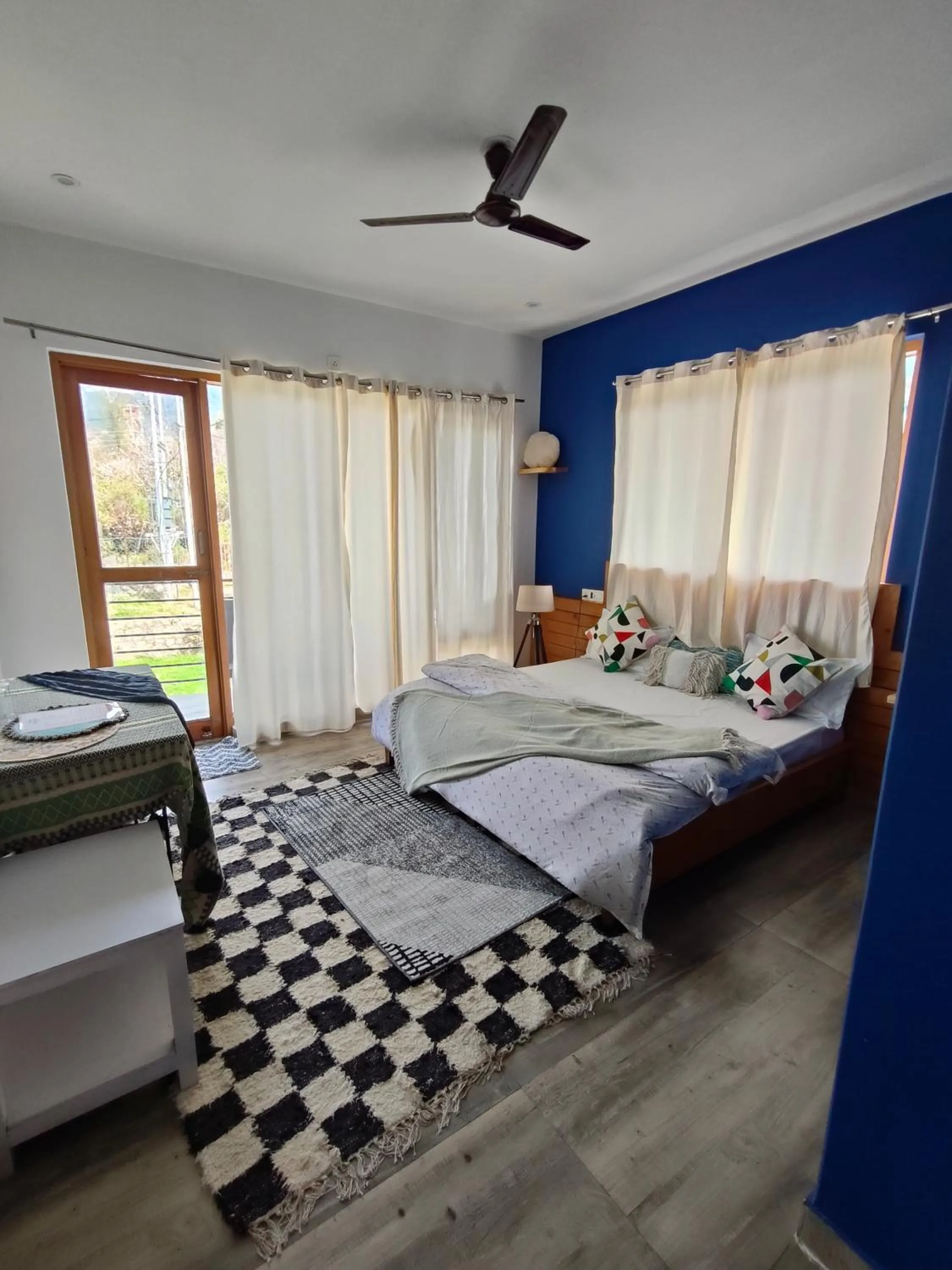 Bedroom, Bed in Flyscape