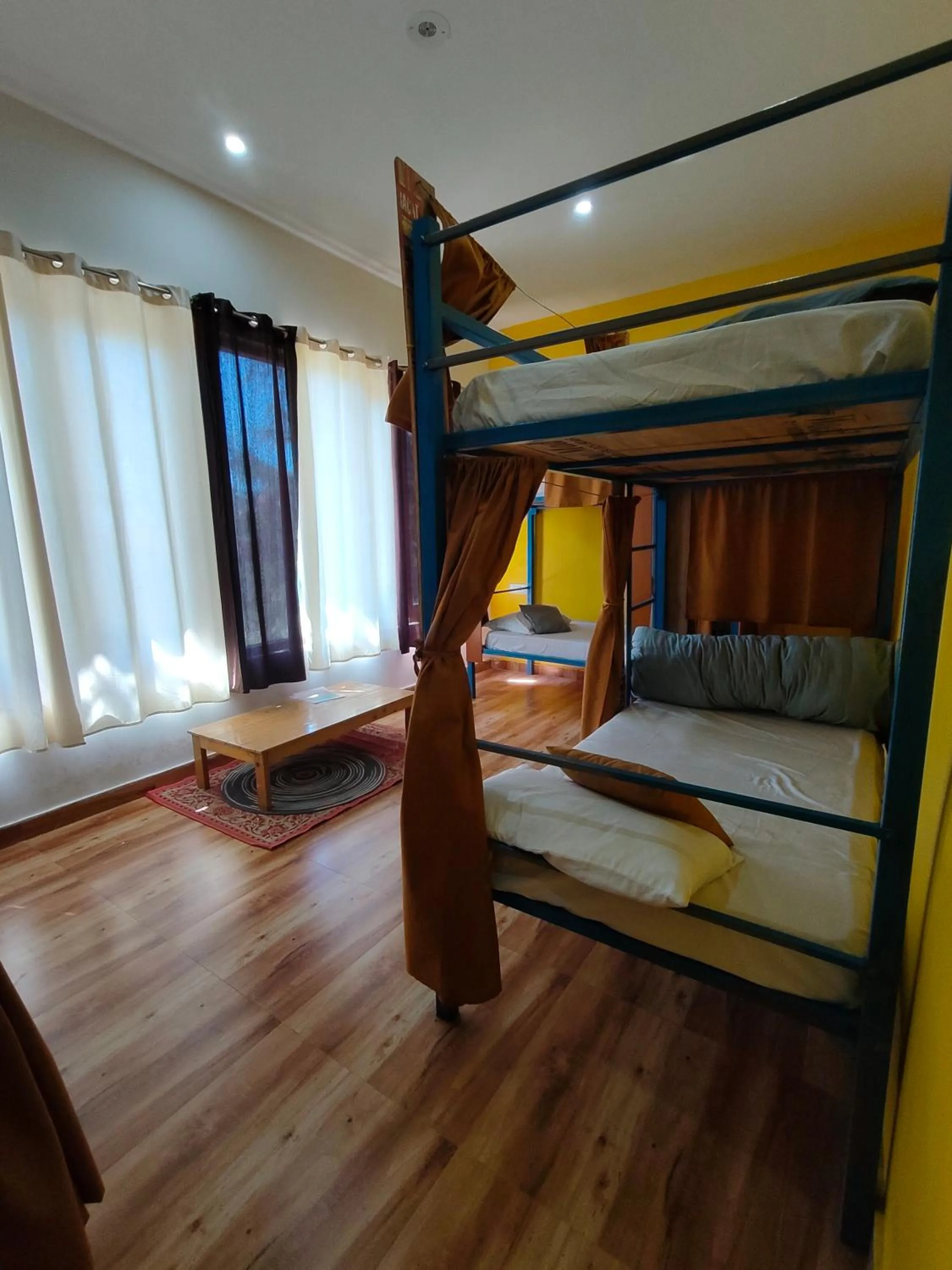 Bedroom, Bed in Flyscape