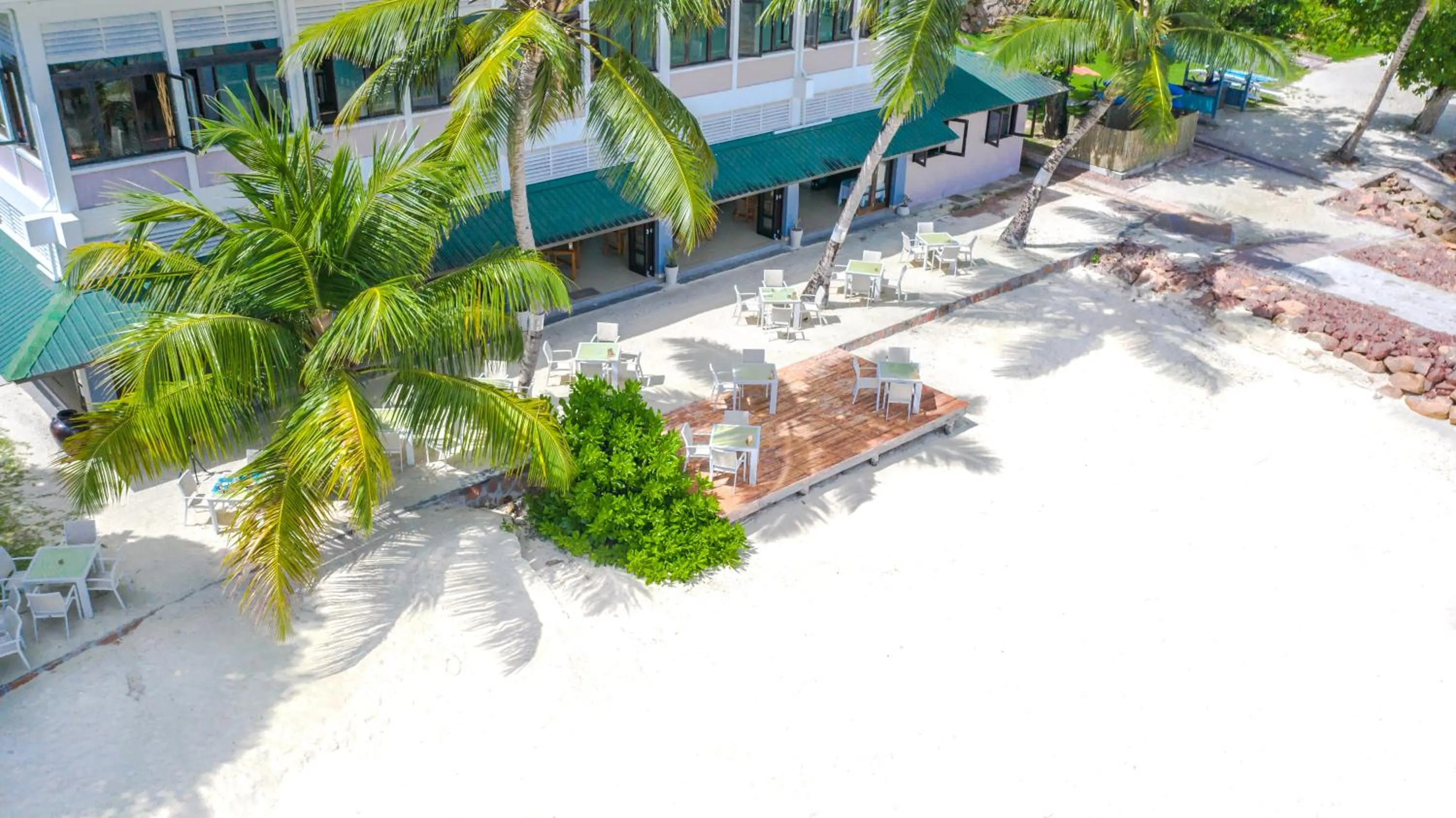 Restaurant/places to eat in Hotel L'Archipel