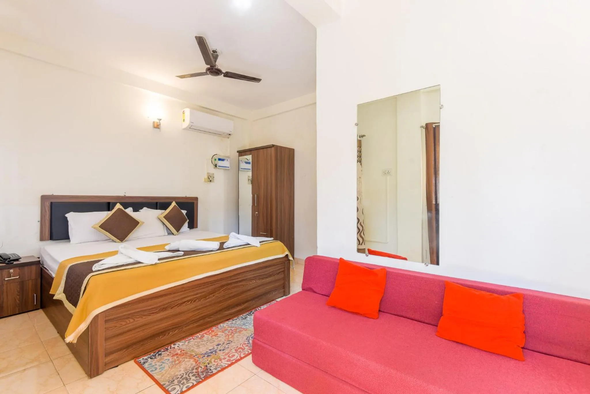 Photo of the whole room, Bed in Grande Ave Maria Resort