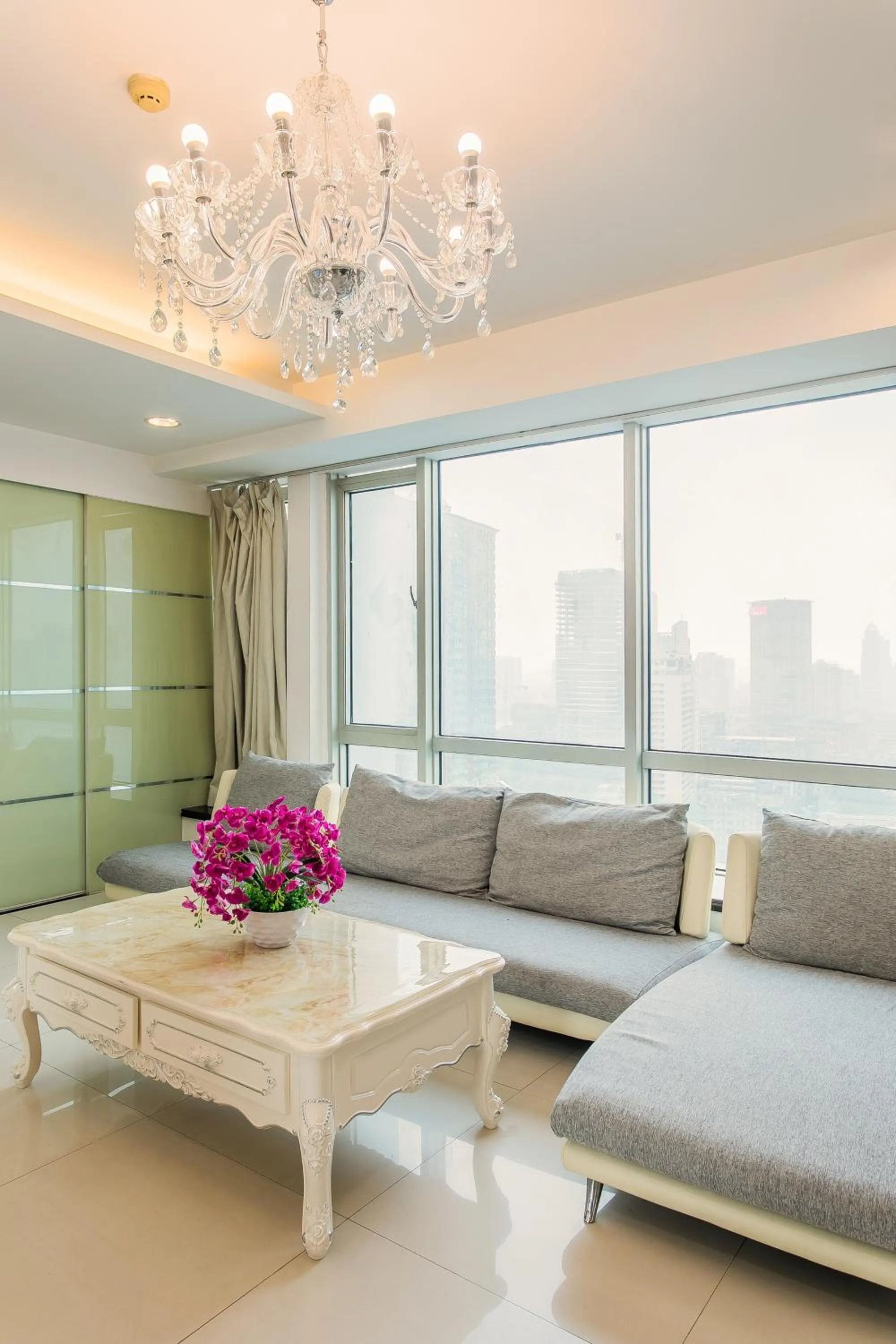 Grand Continental Apartment