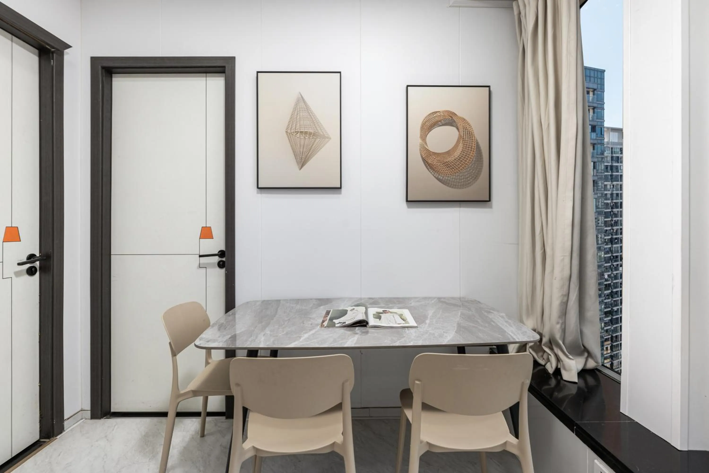 Grand Continental Apartment